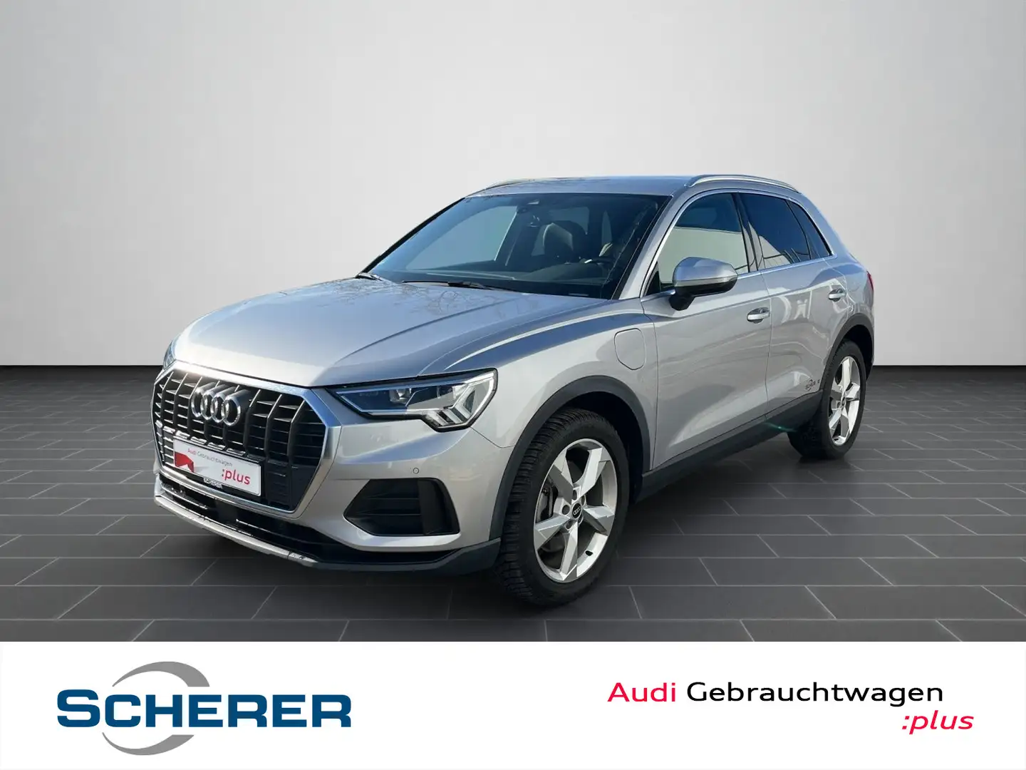 Audi Q3 45 TFSIe 180(245) kW(PS) S tronic srebrna - 1
