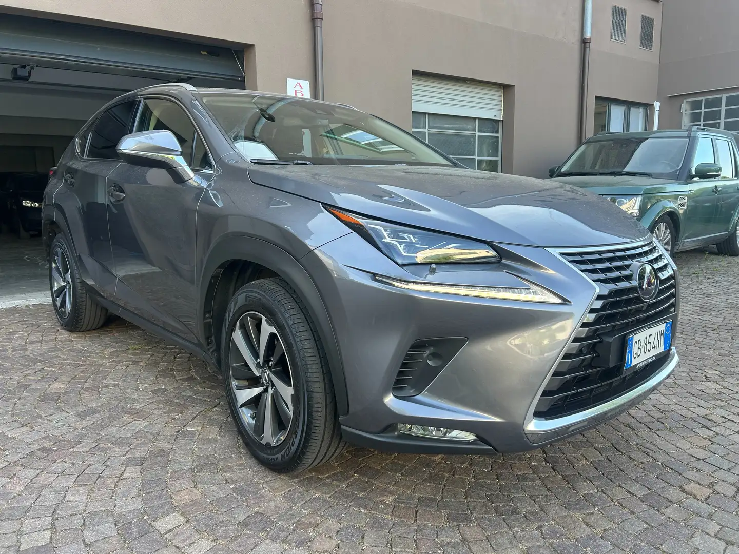 Lexus NX 300 NX 300h 2.5 Premium 4wd cvt Gris - 2