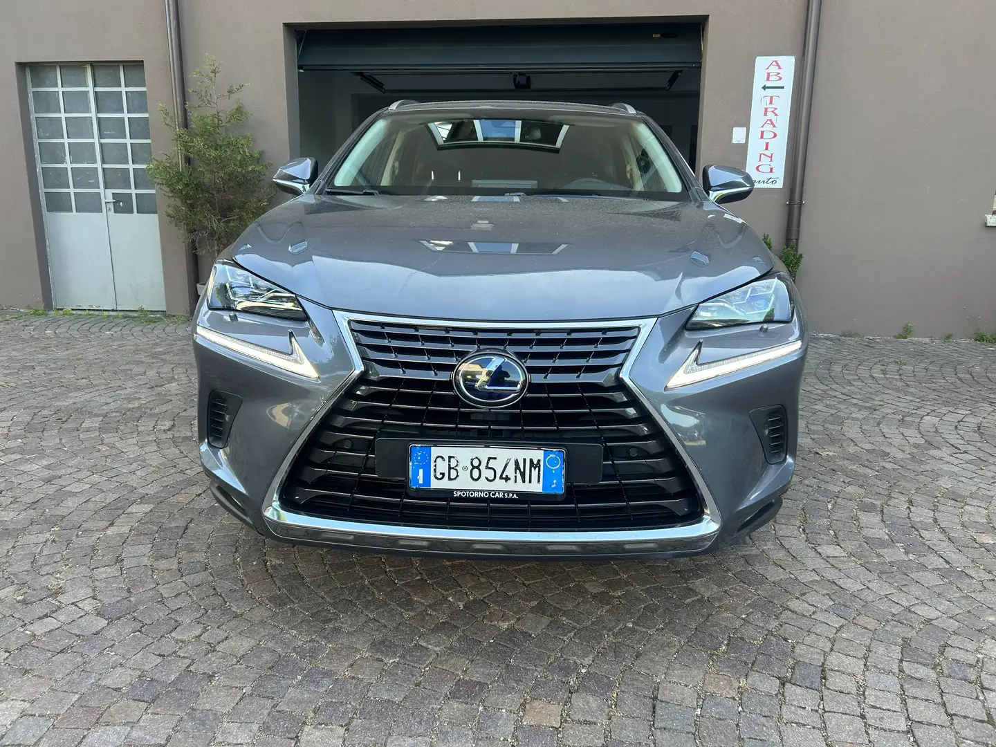Lexus NX 300 NX 300h 2.5 Premium 4wd cvt Gris - 1