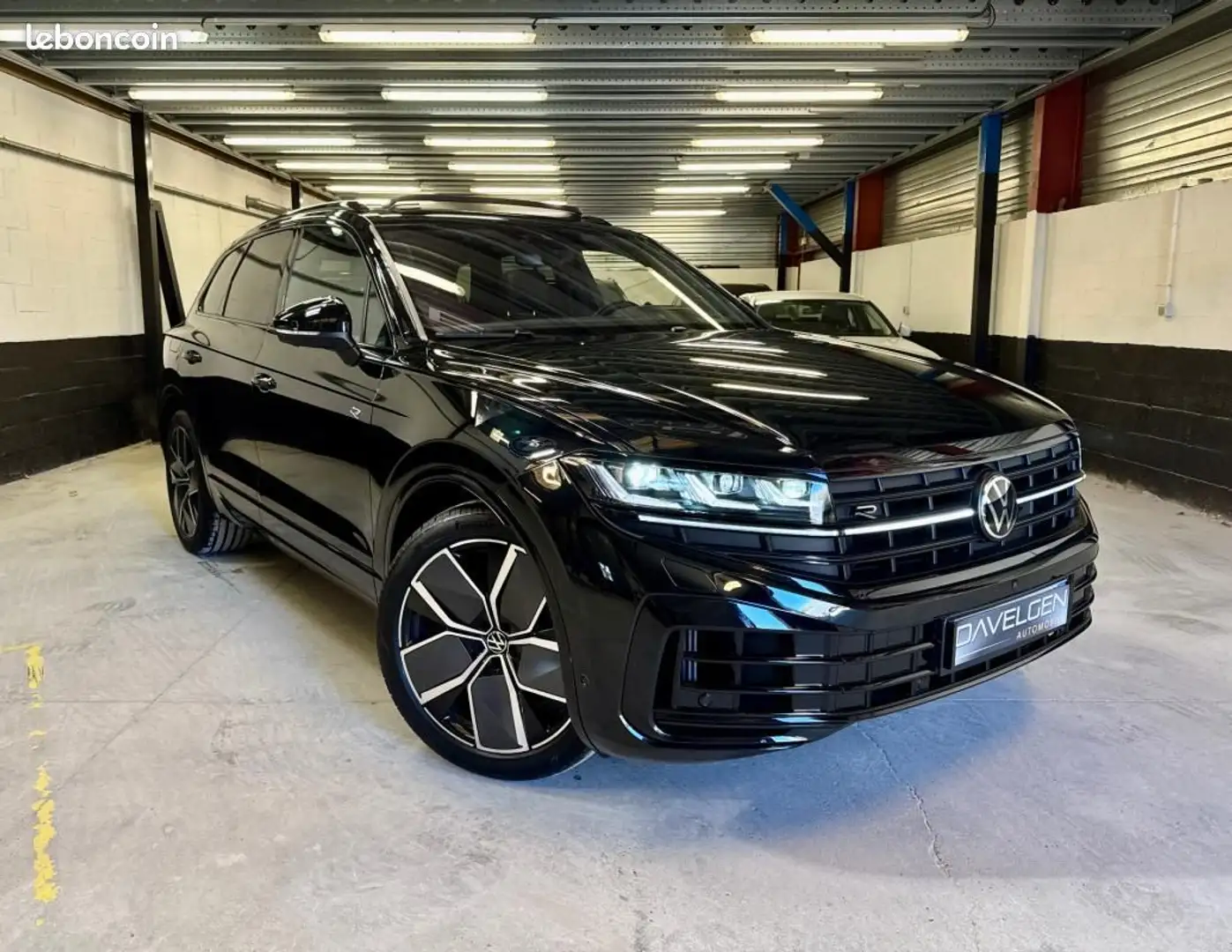 Volkswagen Touareg R Facelift (2) 3.0 V6 e-Hybrid 462 ch Tiptronic 8 4MOTION FULL OPTIONS Noir - 1