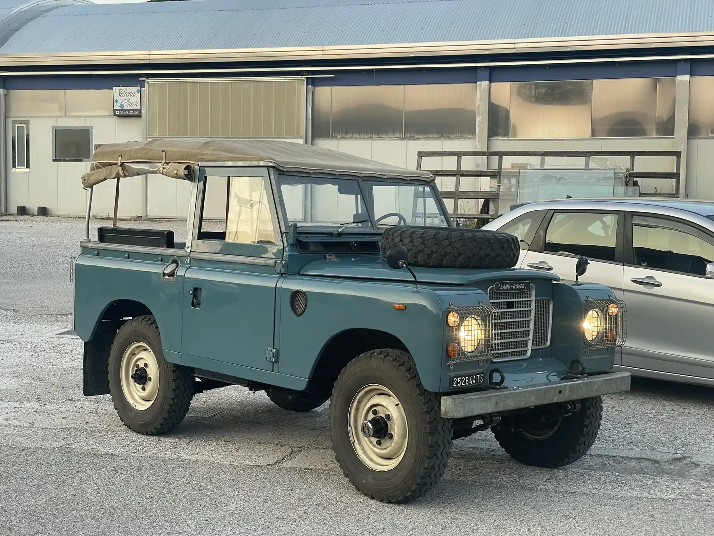 Land Rover Series station wagon - 1