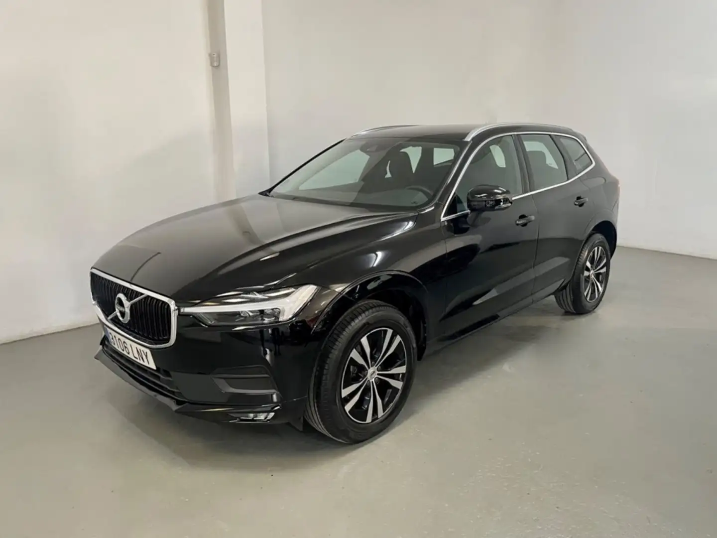 Volvo XC60 B4 Momentum Pro FWD Aut. Negro - 2