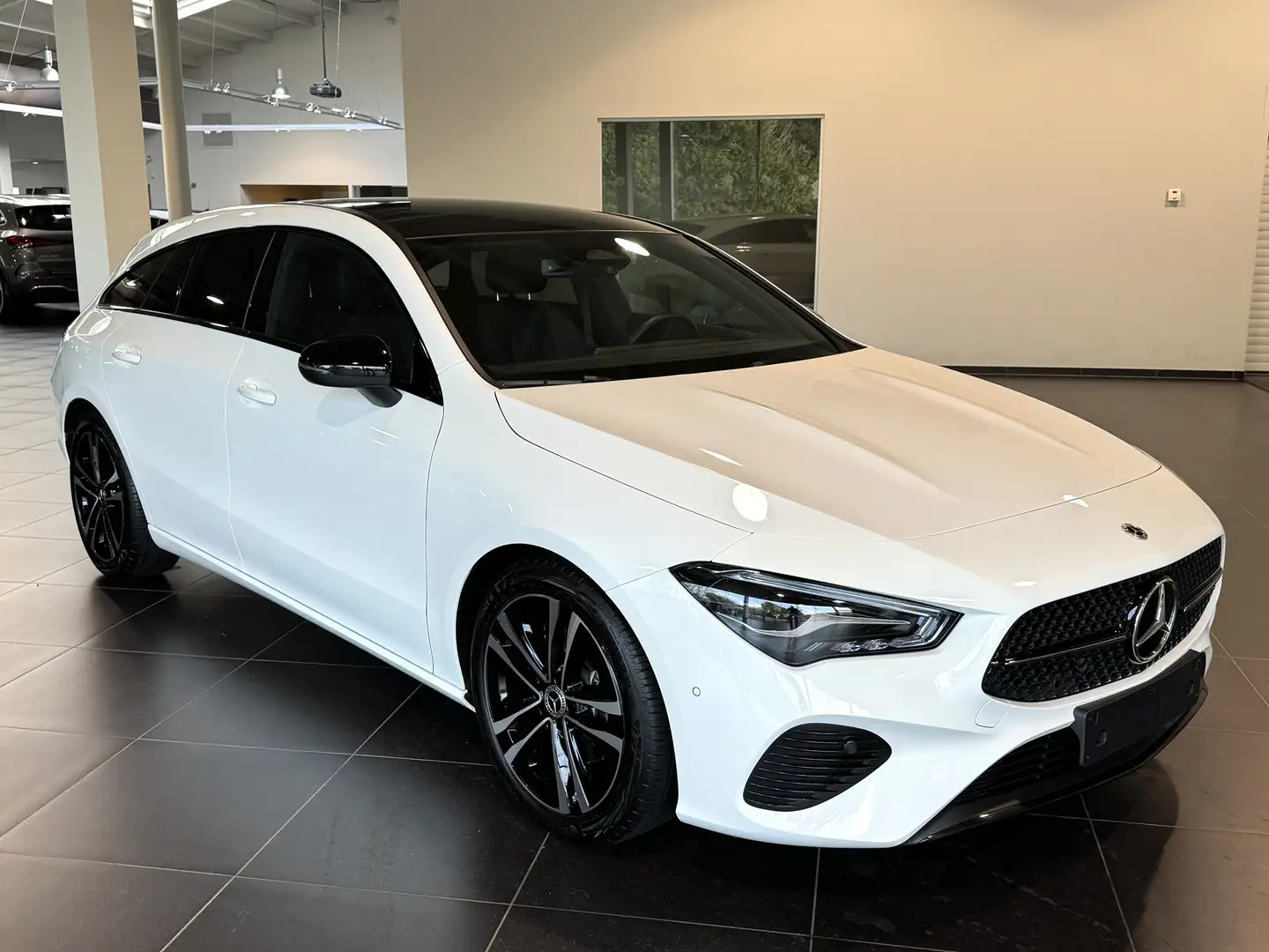 Mercedes-Benz CLA 180 SB Progressive Panorama, Night Pack, Camera, Led, Wit - 2