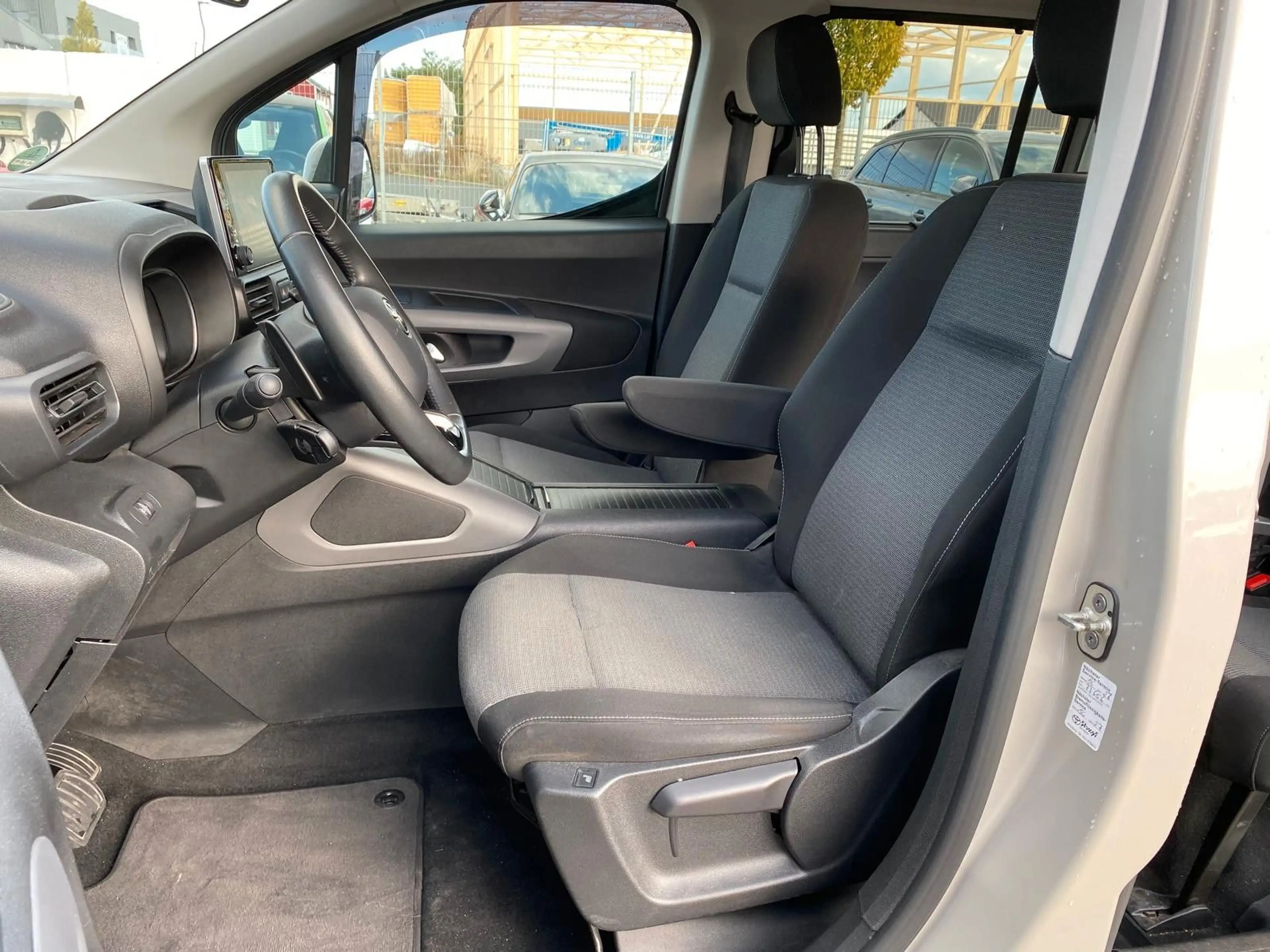 Toyota Proace City Verso L1 Team Deutschland/GARANTIE — photo 13
