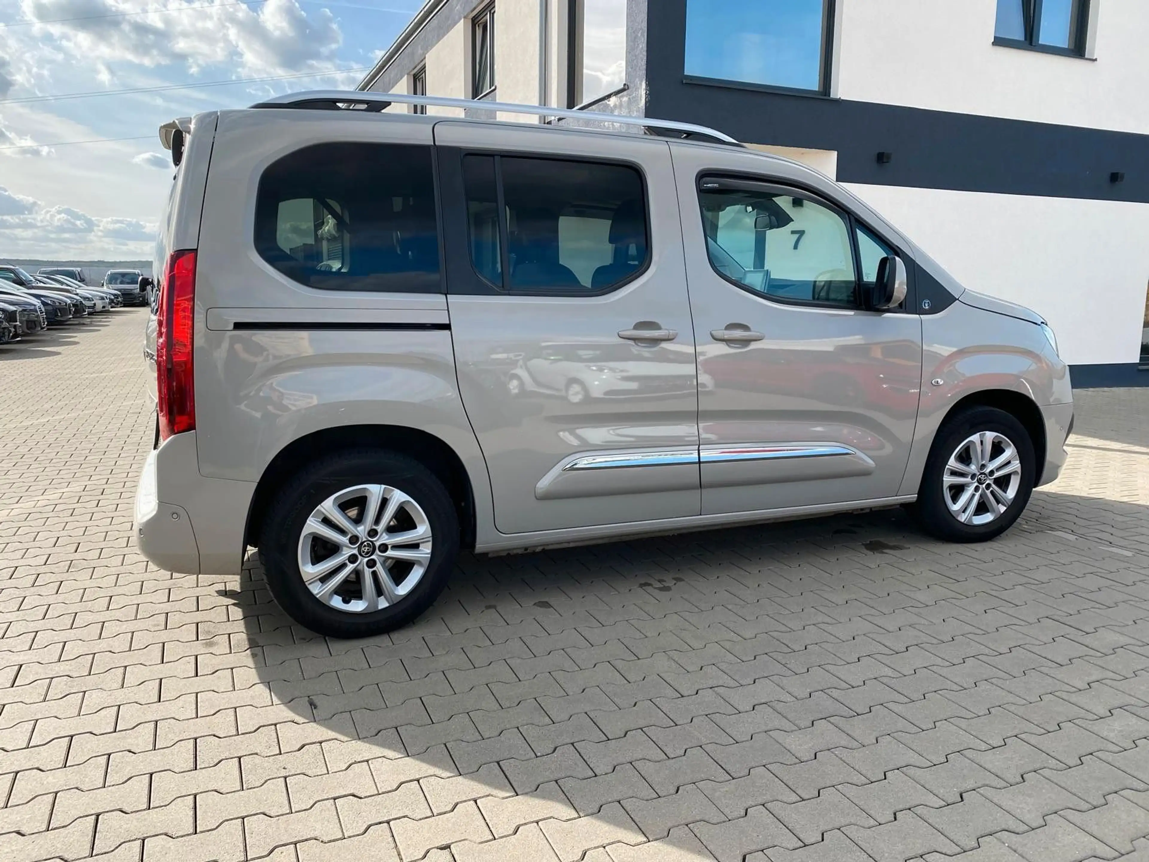 Toyota Proace City Verso L1 Team Deutschland/GARANTIE — photo 6