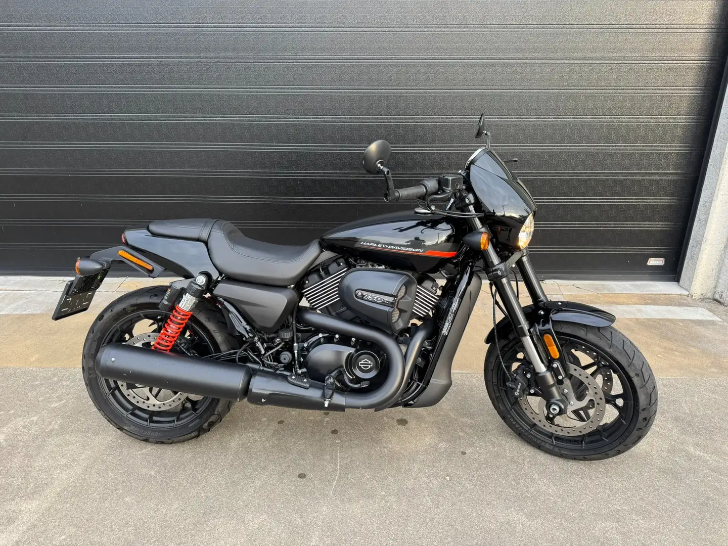 Harley-Davidson Street Rod 750 Zwart - 1