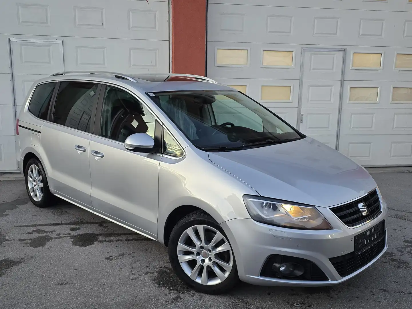 SEAT Alhambra Style 2,0 TDI CR DPF 4WD Silber - 2