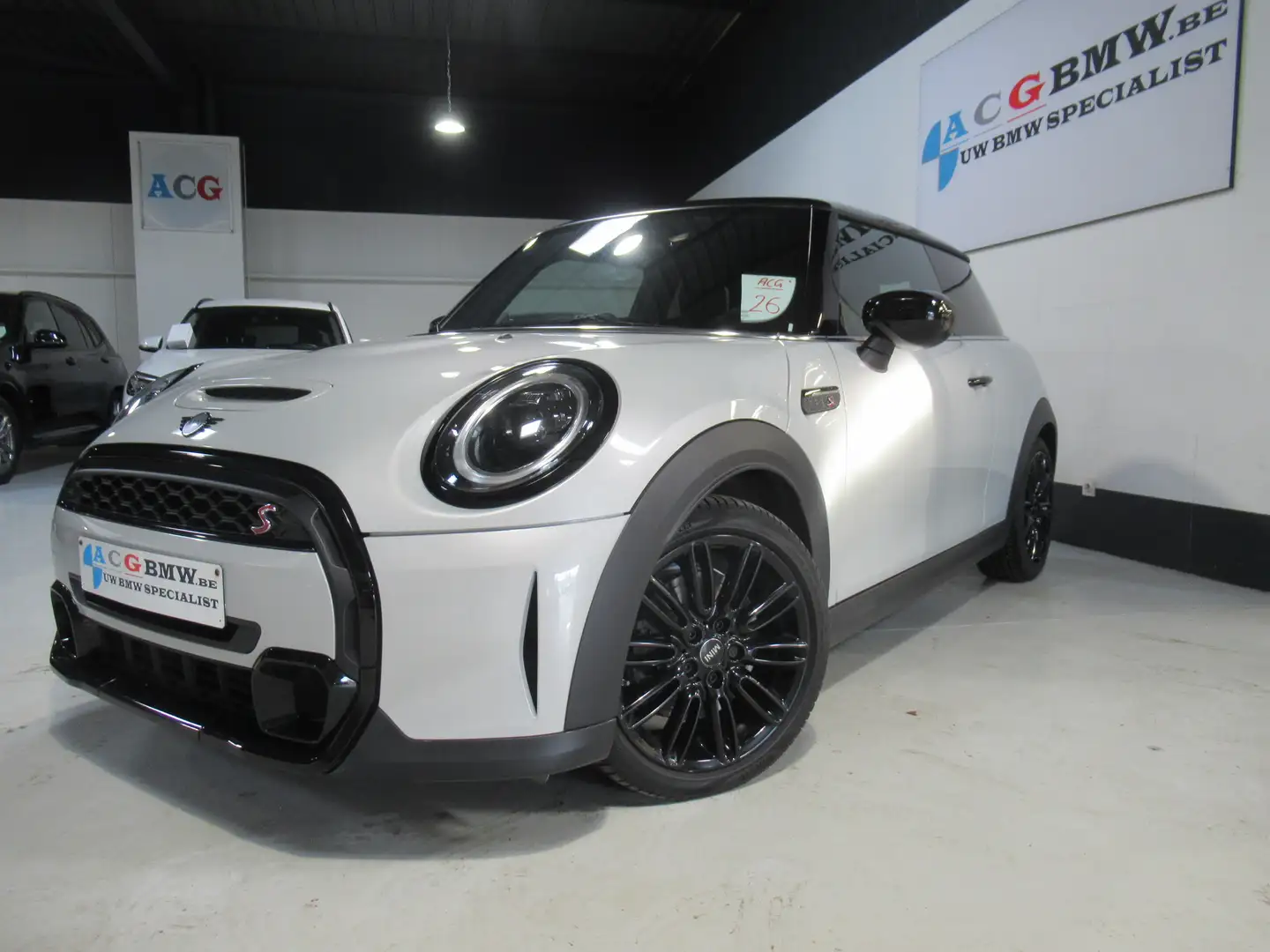 MINI Cooper S Automaat Sport LED DAB Navi Carplay Shadow BLACK! Silber - 2