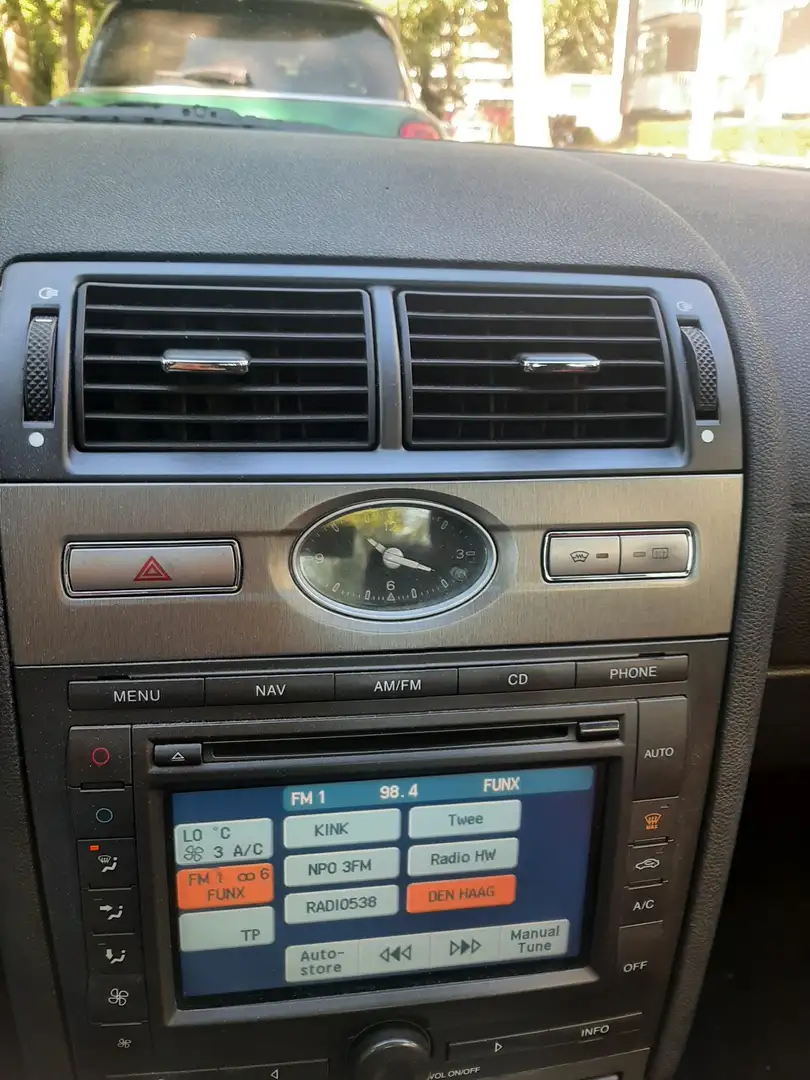 Ford Mondeo Mondeo 2.0-16V First Edition Stříbrná - 2