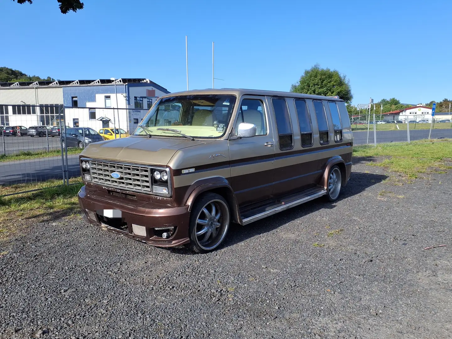 Ford Econoline Gold - 1