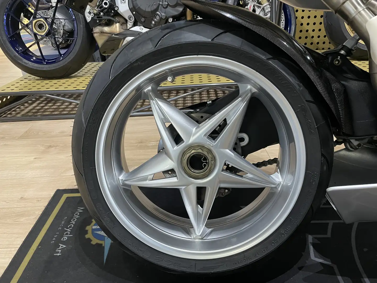 MV Agusta F4 750 SR (1 of 300) Rood - 2