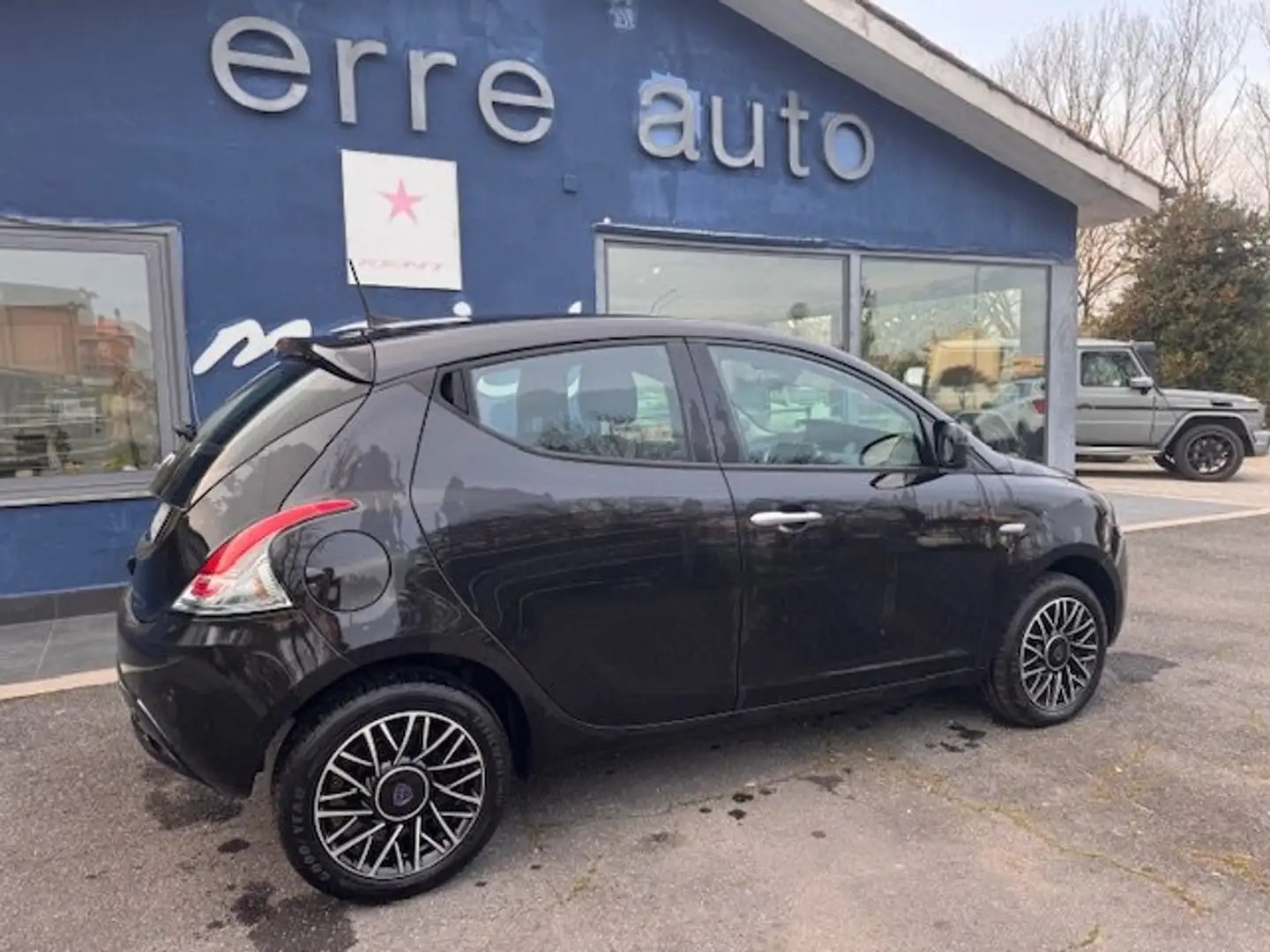 Lancia Ypsilon Ypsilon 1.0 firefly hybrid Gold Plus s Nero - 2