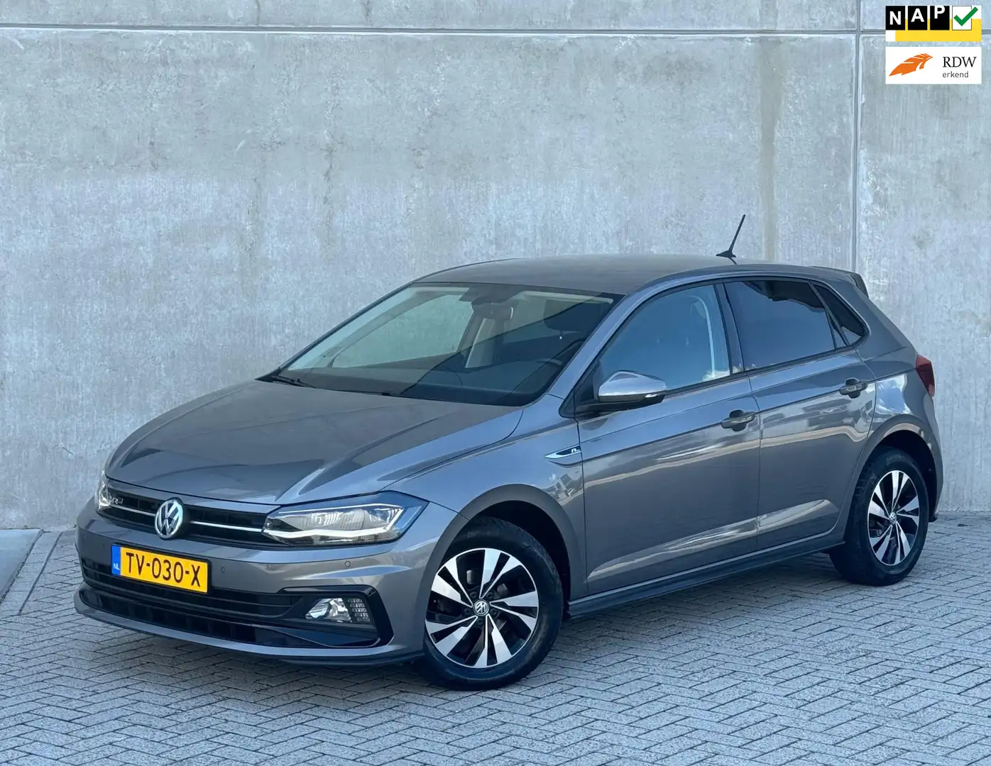 Volkswagen Polo 1.0 TSI 95pk R-Line LED|CAMERA|VIRTUAL|NAP Grijs - 1