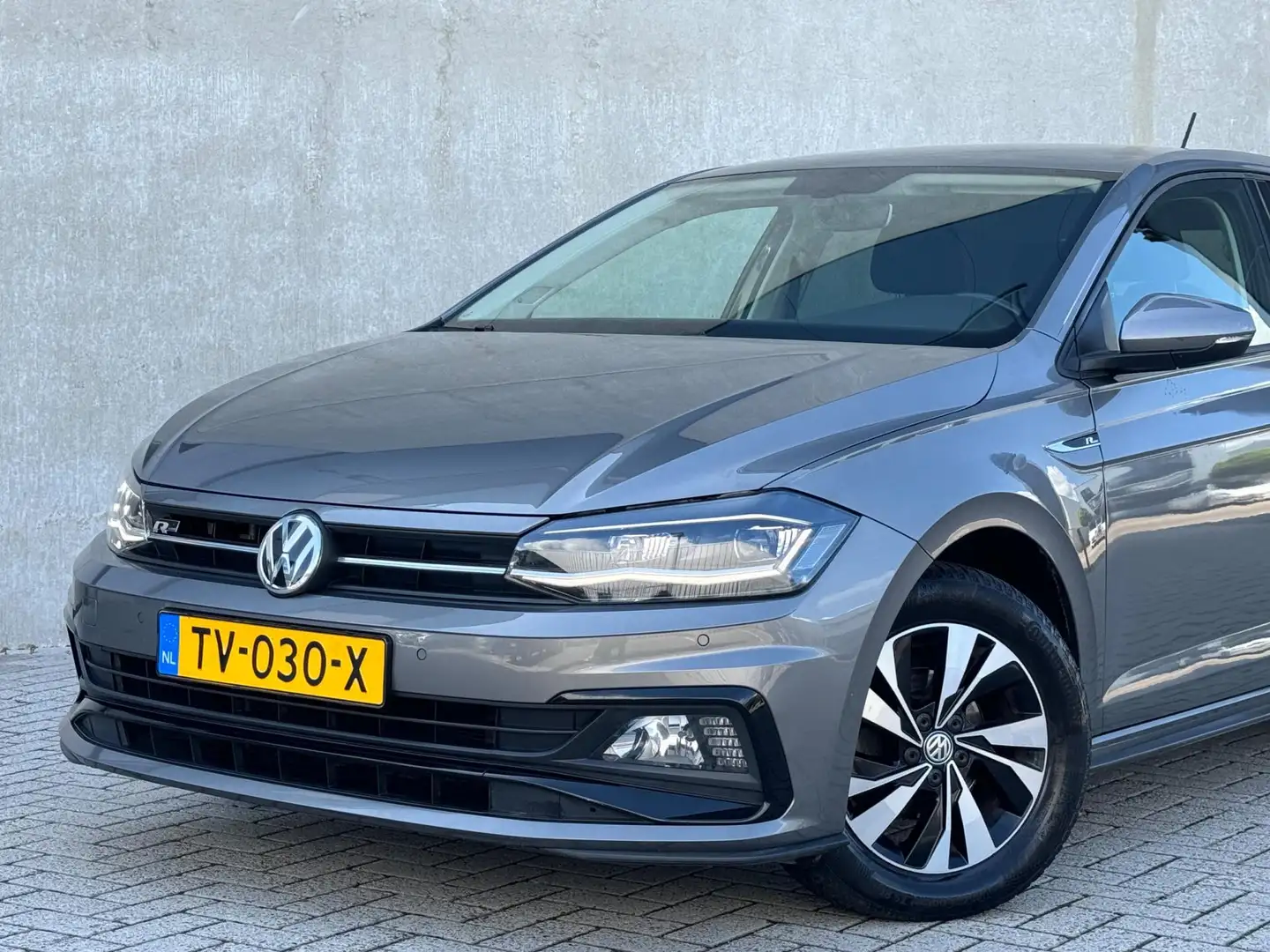 Volkswagen Polo 1.0 TSI 95pk R-Line LED|CAMERA|VIRTUAL|NAP Grijs - 2