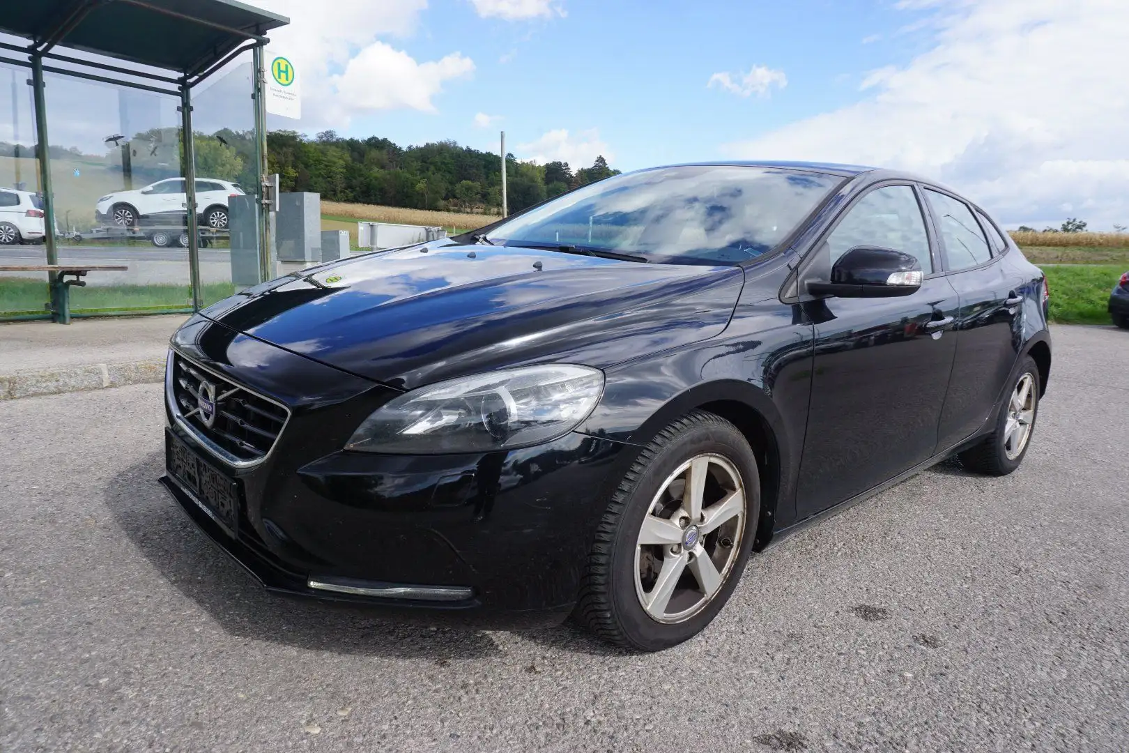 Volvo V40 Kinetic D2 Schwarz - 2