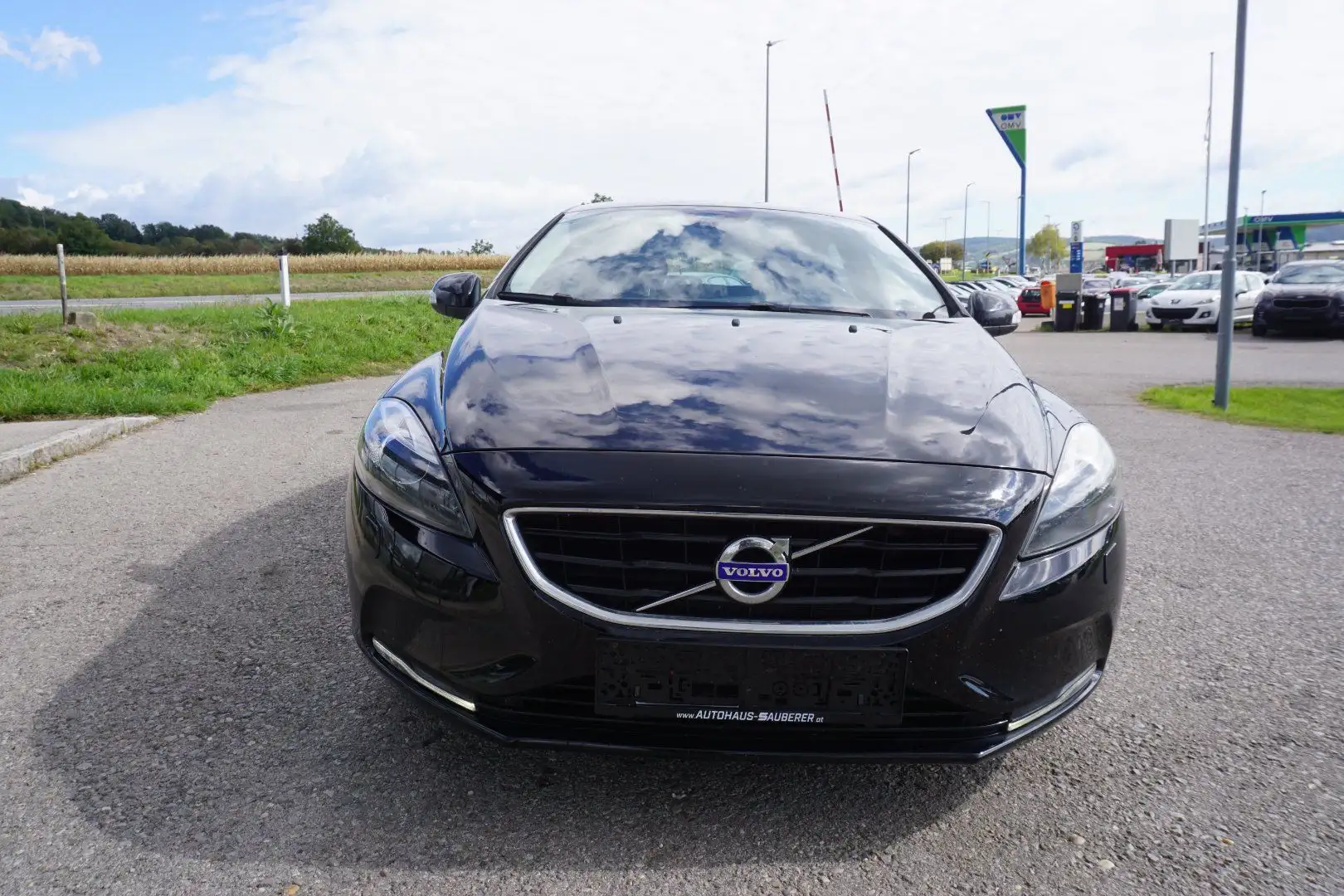 Volvo V40 Kinetic D2 Schwarz - 1