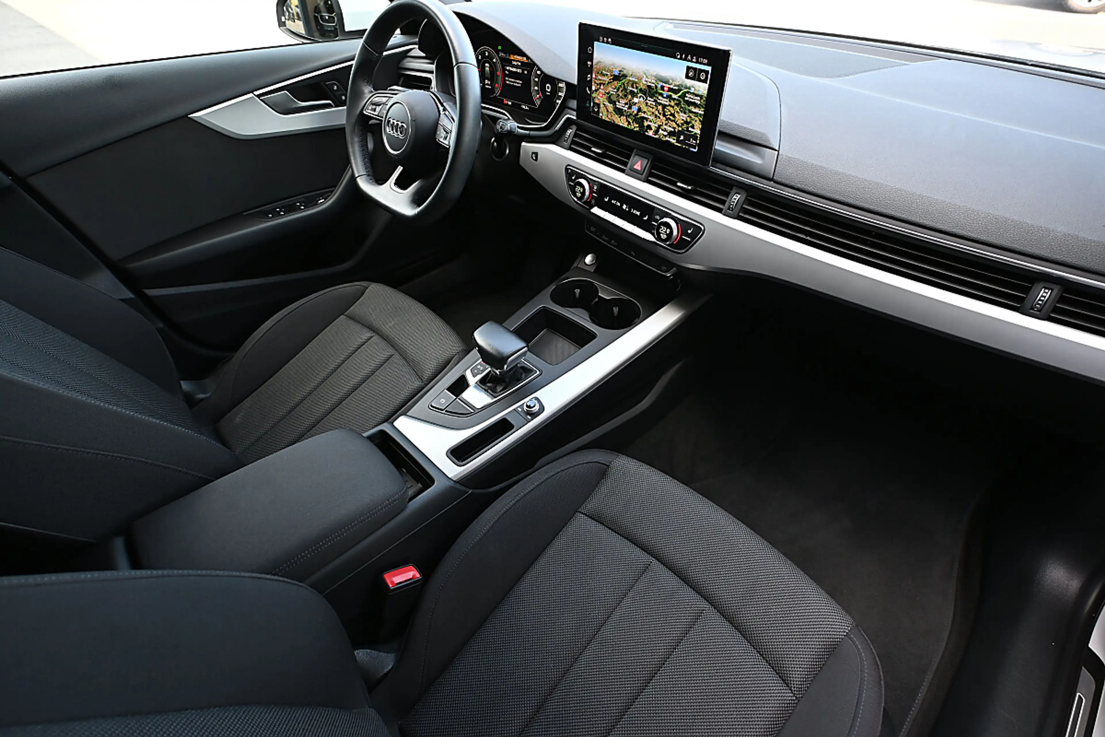 Audi A4 Avant 40 TDI S-line S-tronic LED, Soundsystem, ... — photo 4