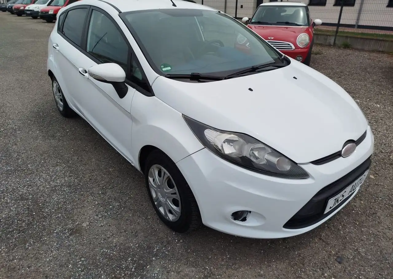 Ford Fiesta 5 portes — photo 2