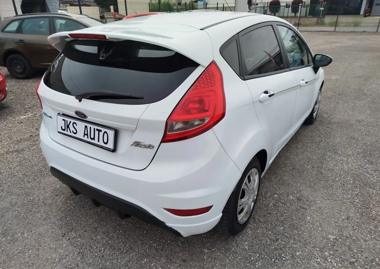 Ford Fiesta 5 portes — photo 3