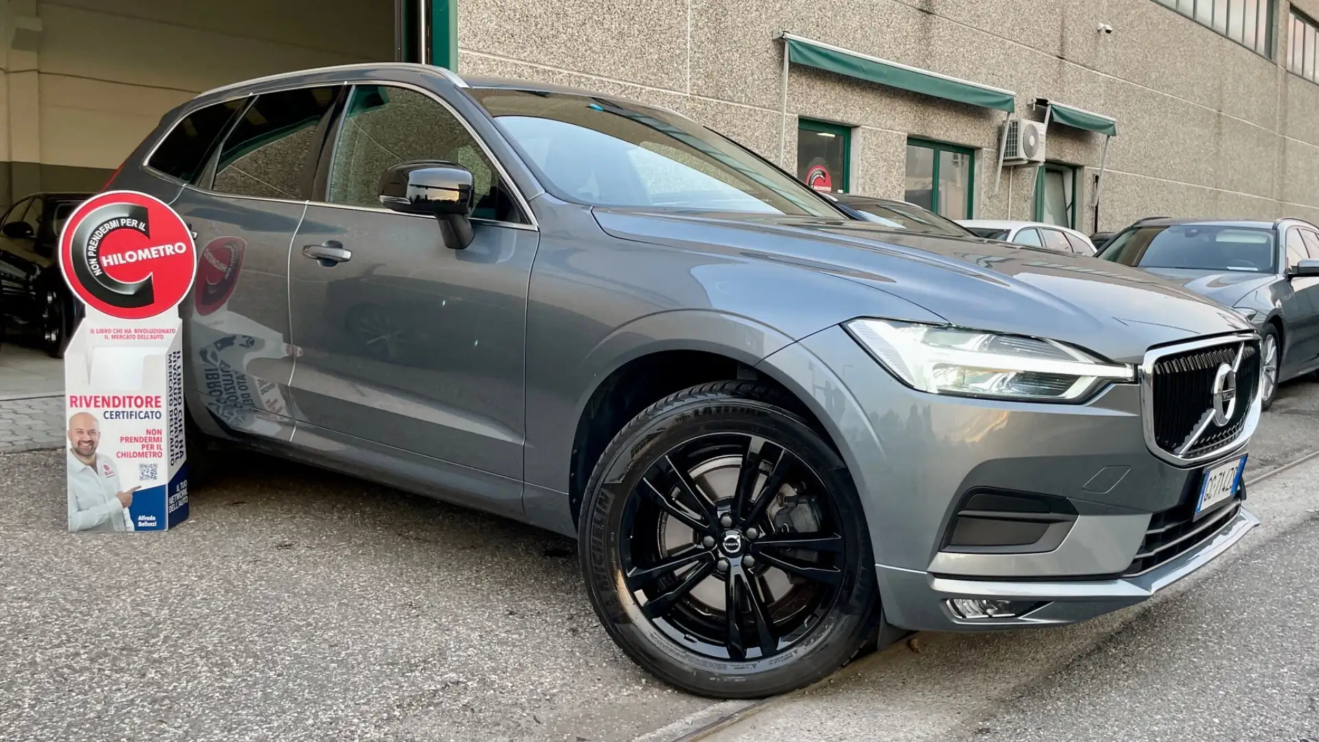 Volvo XC60 VOLVO XC60 B4 AWD 2.0 GEARTRONIC MOMENTUM PRO 197C Grigio - 1