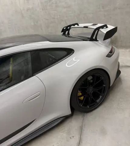 Porsche 911 view 9
