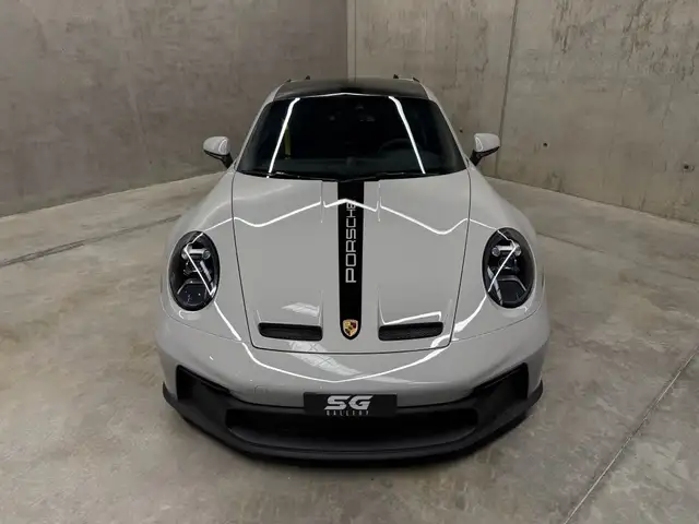 Porsche 911 view 3