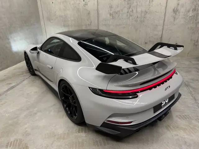 Porsche 911 view 11