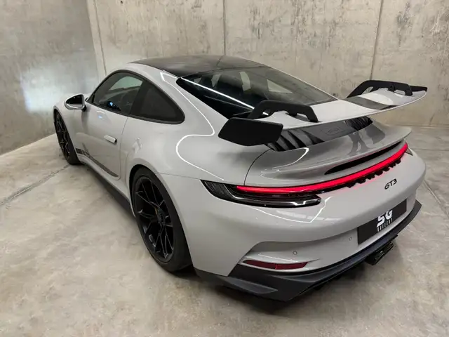 Porsche 911 view 12