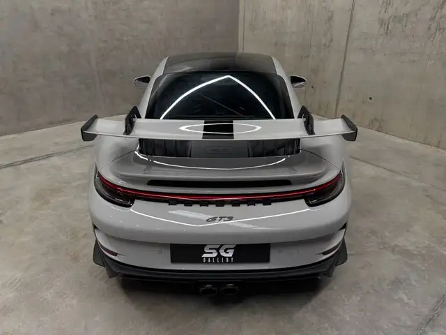 Porsche 911 view 13
