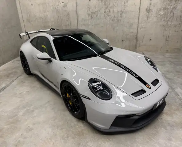 Porsche 911 view 2