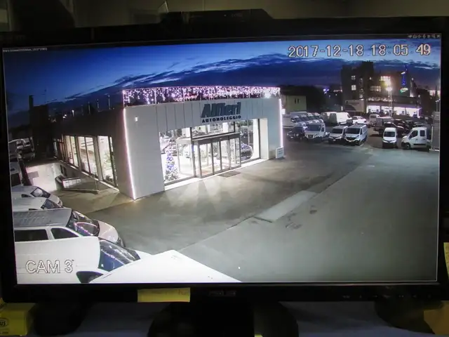 Nissan NV400 35 2.3dCi 130CV Container 4040x2050x2140 kg 1050