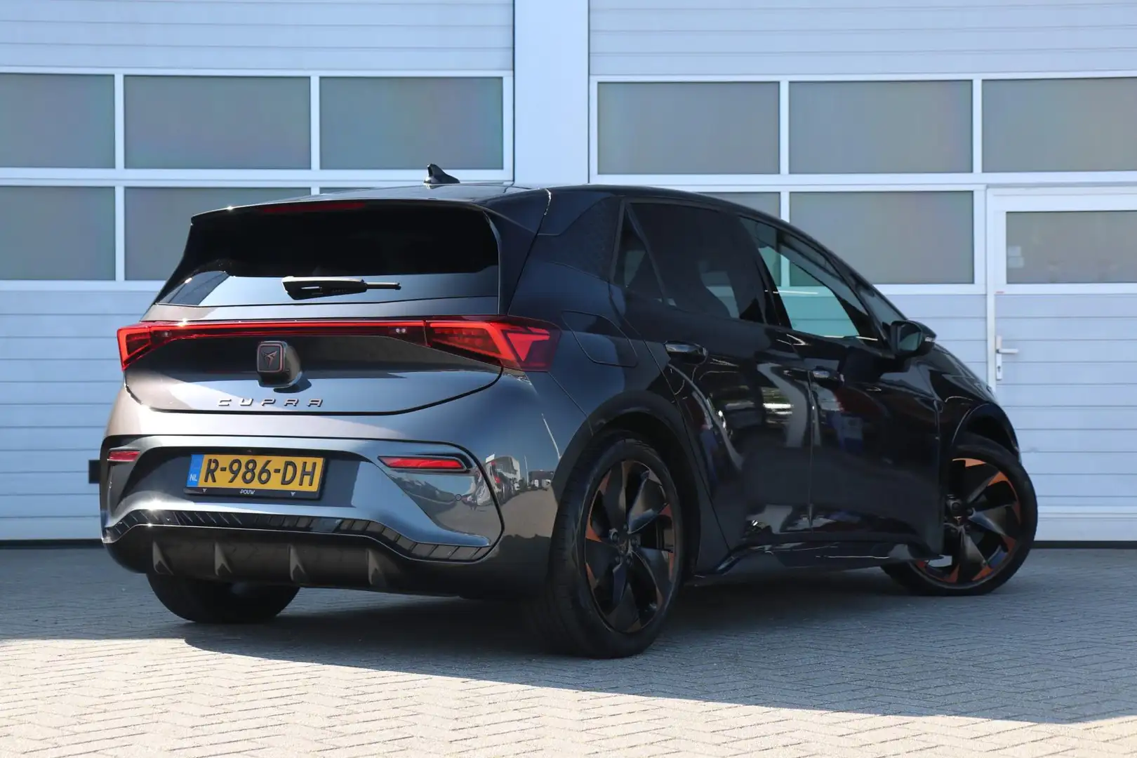 CUPRA Born 204pk Adrenaline One 62 kWh | Navigatie | Achterui Grijs - 2