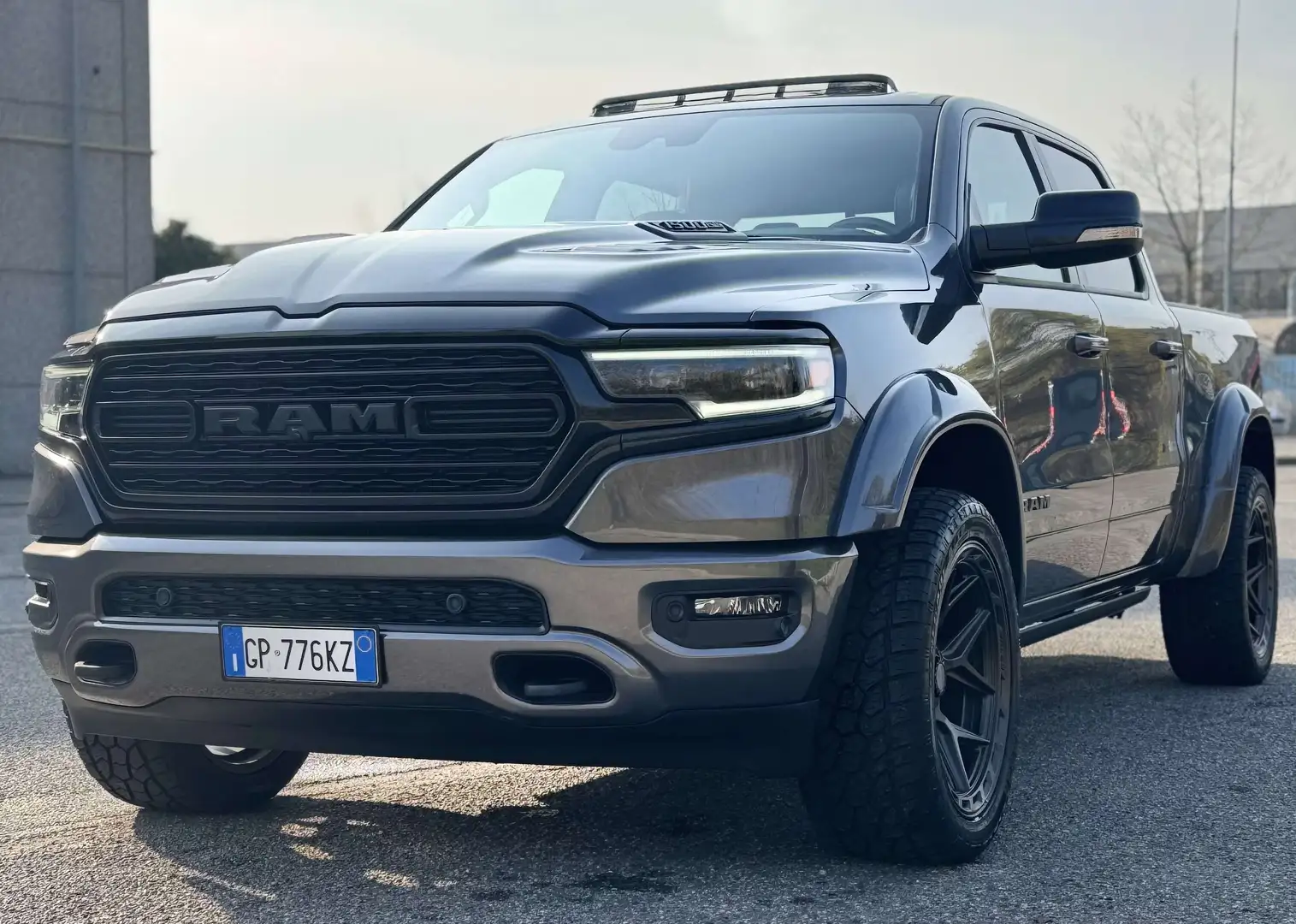 RAM 1500 Limited Night Edition, crew cab 4x4 - 1