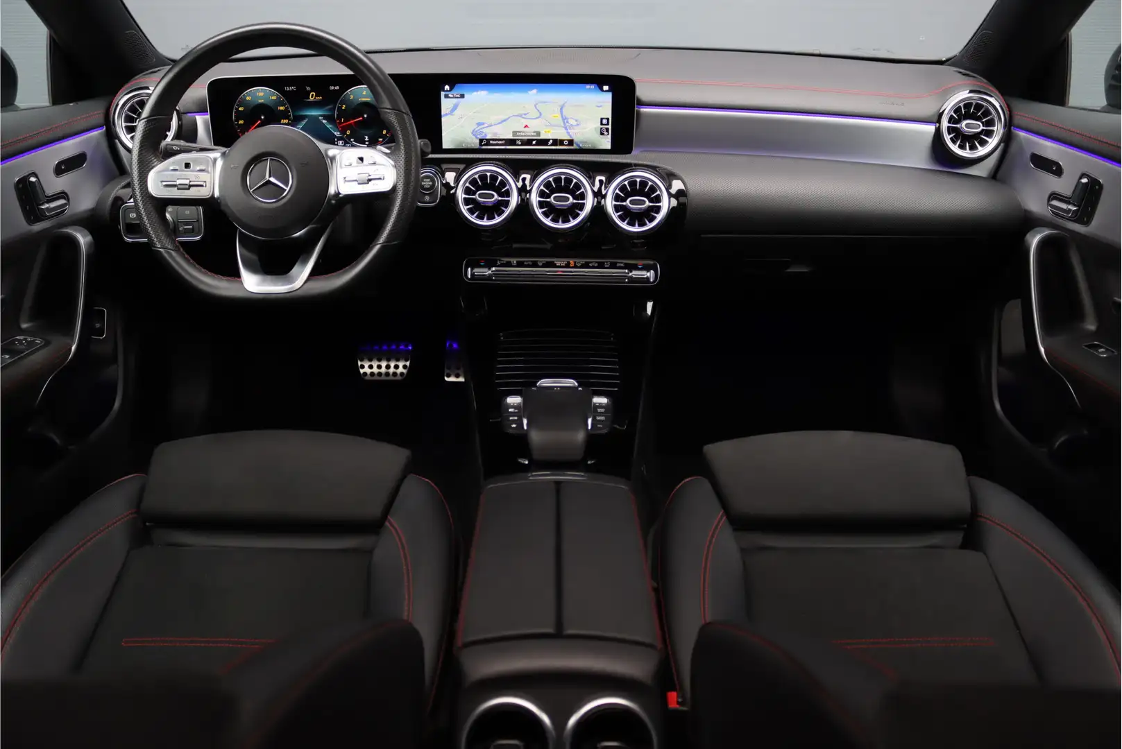 Mercedes-Benz CLA 250 4-MATIC Premium+ AMG Line Aut7, Panoramadak, Memor Plateado - 2