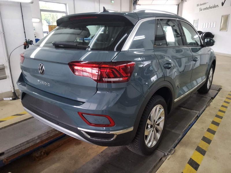 Volkswagen T-Roc 1.5 TSI Style*SHZ*LED*Park Assist* — photo 4