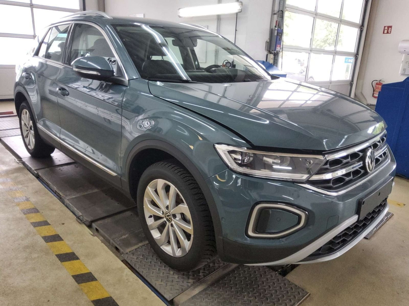Volkswagen T-Roc 1.5 TSI Style*SHZ*LED*Park Assist* — photo 3