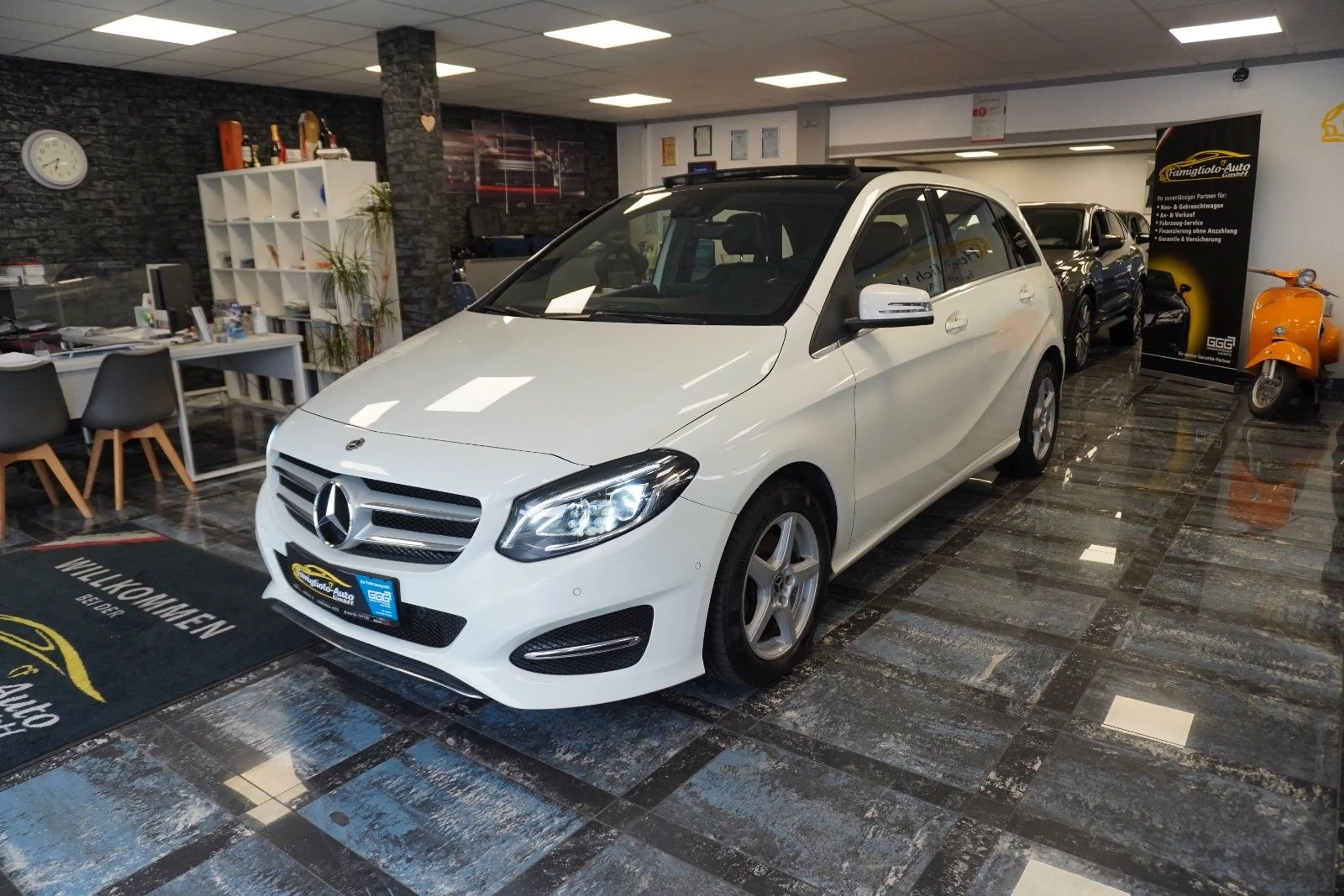Mercedes-Benz B 200 CDI /Panoramadach/Navi/Xenon/LED/2.Hand — photo 6