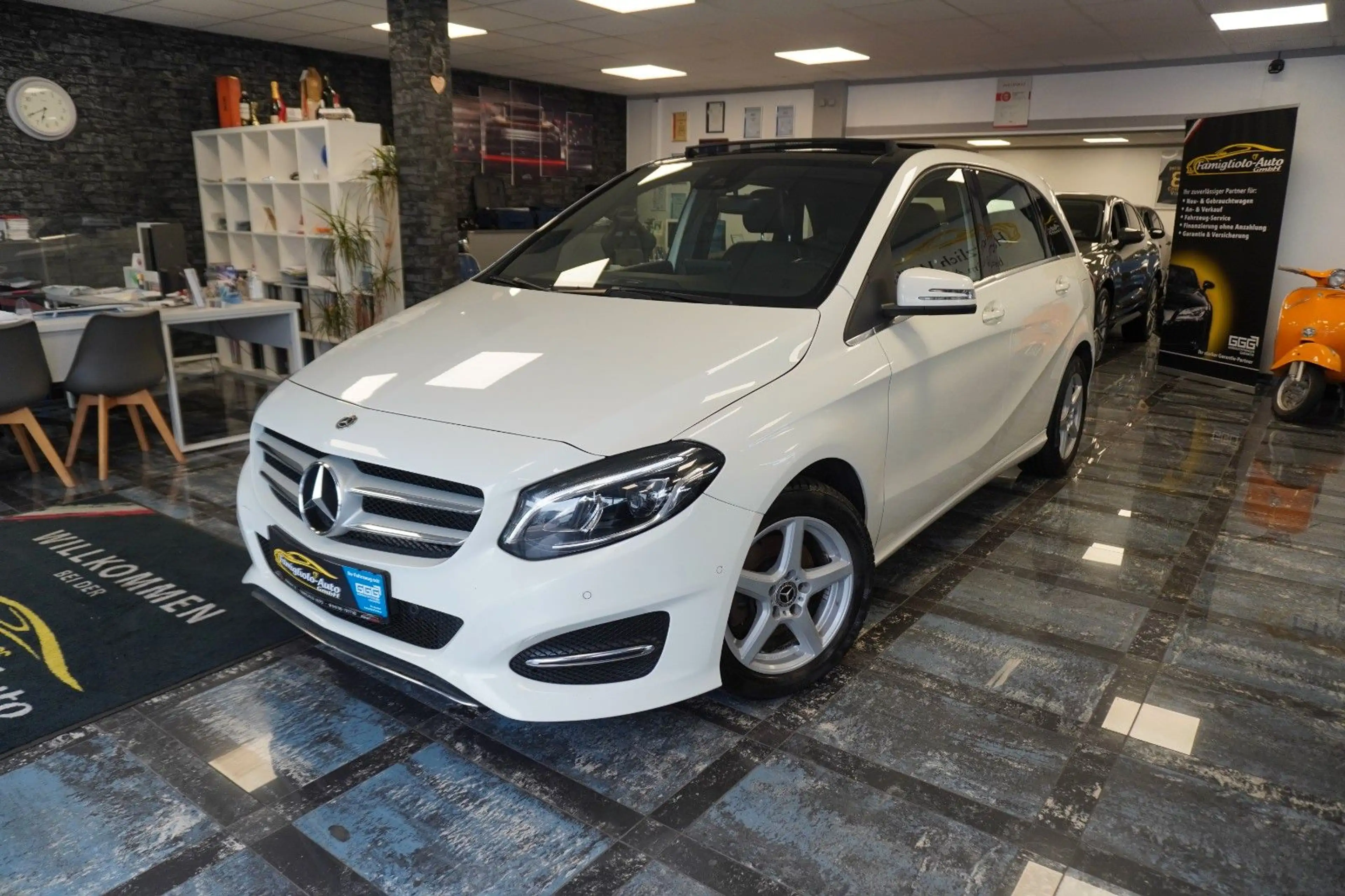 Mercedes-Benz B 200 CDI /Panoramadach/Navi/Xenon/LED/2.Hand — photo 14