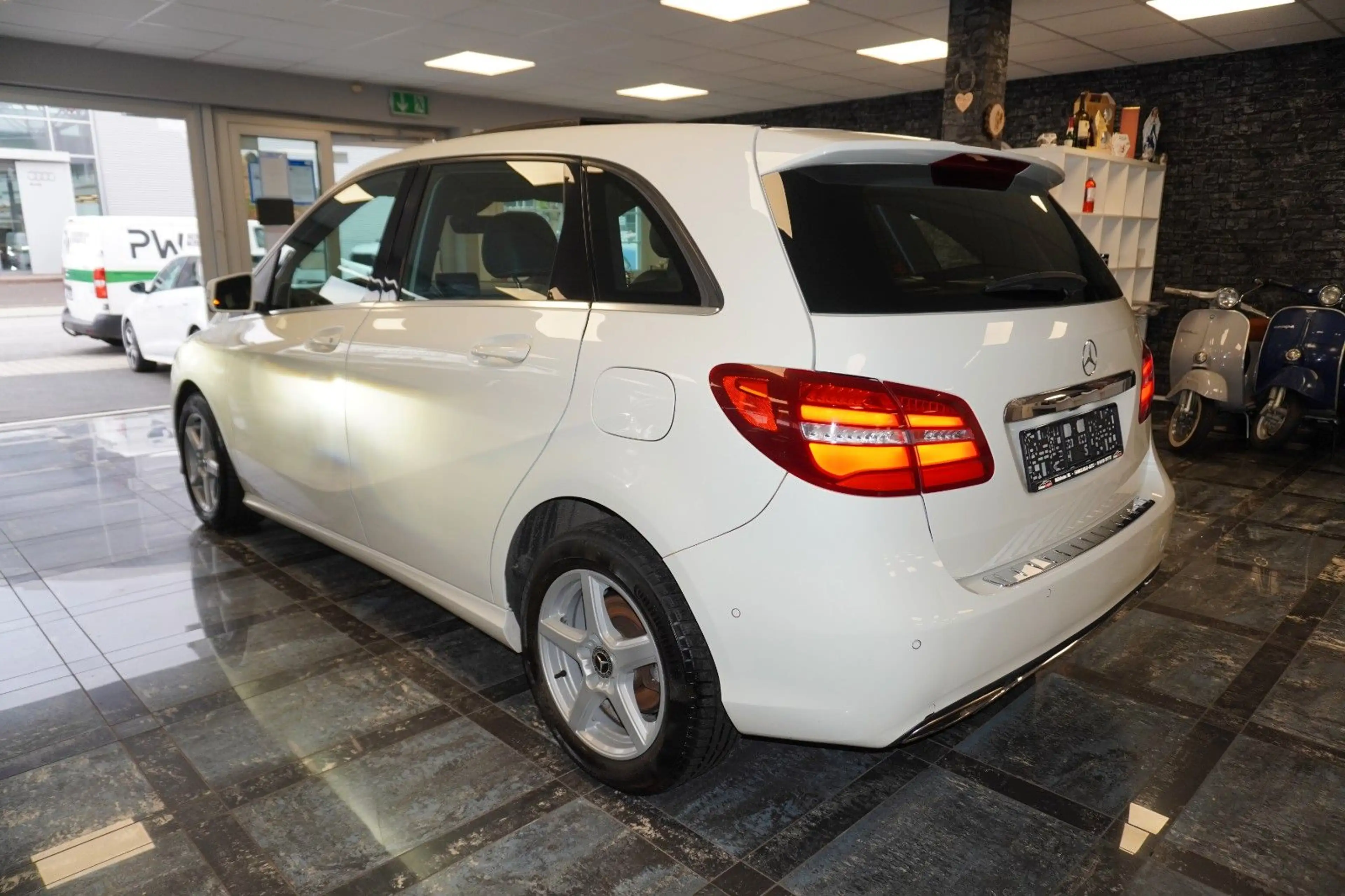 Mercedes-Benz B 200 CDI /Panoramadach/Navi/Xenon/LED/2.Hand — photo 13