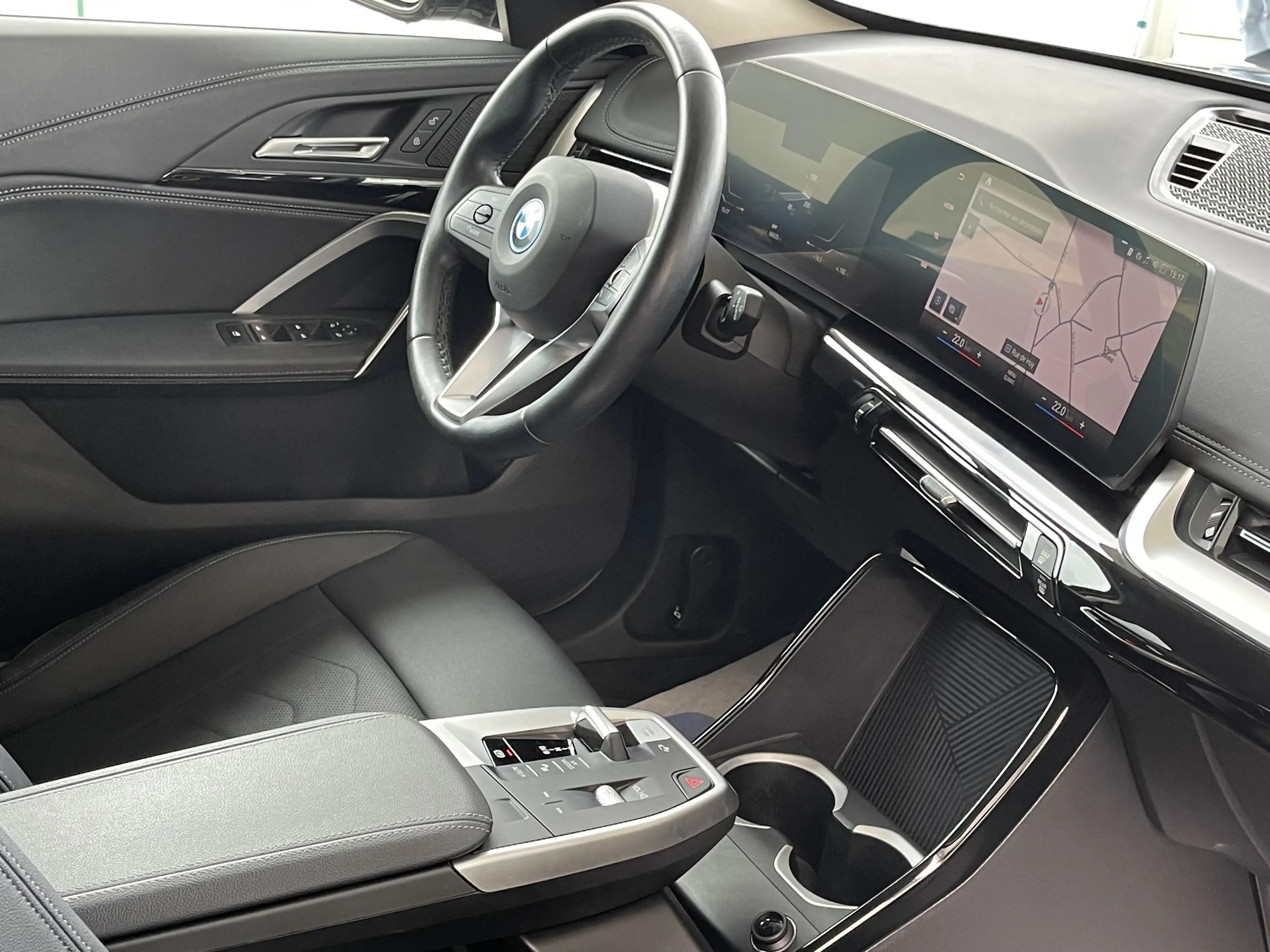 BMW iX1 66.5 kWh xDrive30 *** GARANTIE + X-LINE + LED + GPS + CUIR *** — photo 13
