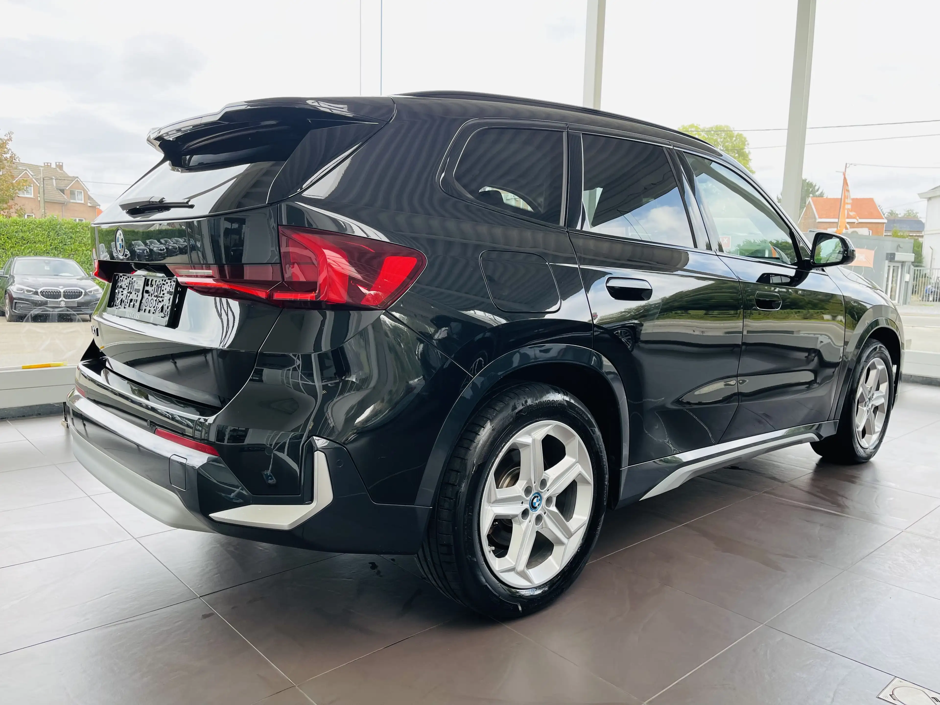 BMW iX1 66.5 kWh xDrive30 *** GARANTIE + X-LINE + LED + GPS + CUIR *** — photo 5