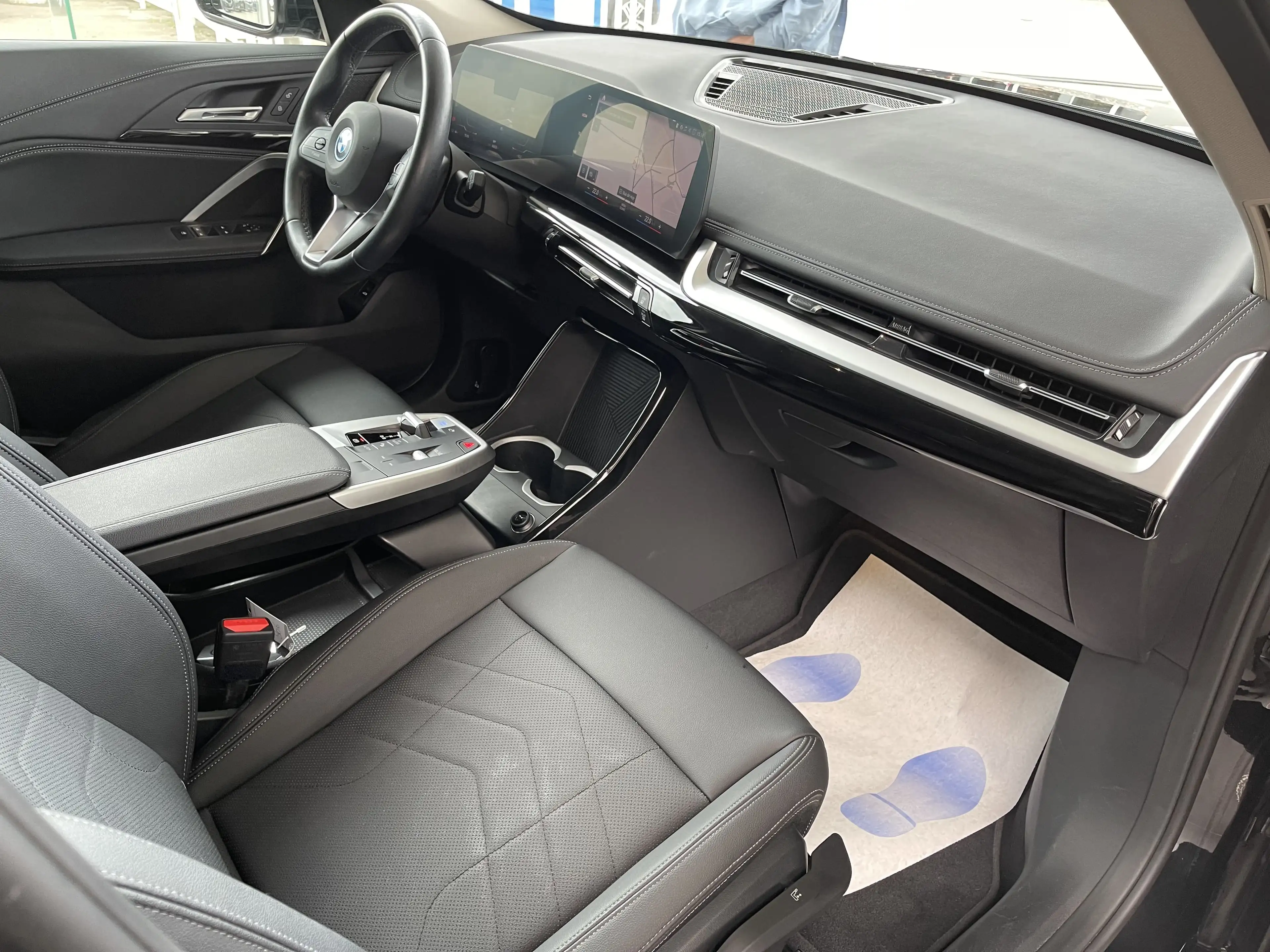 BMW iX1 66.5 kWh xDrive30 *** GARANTIE + X-LINE + LED + GPS + CUIR *** — photo 9