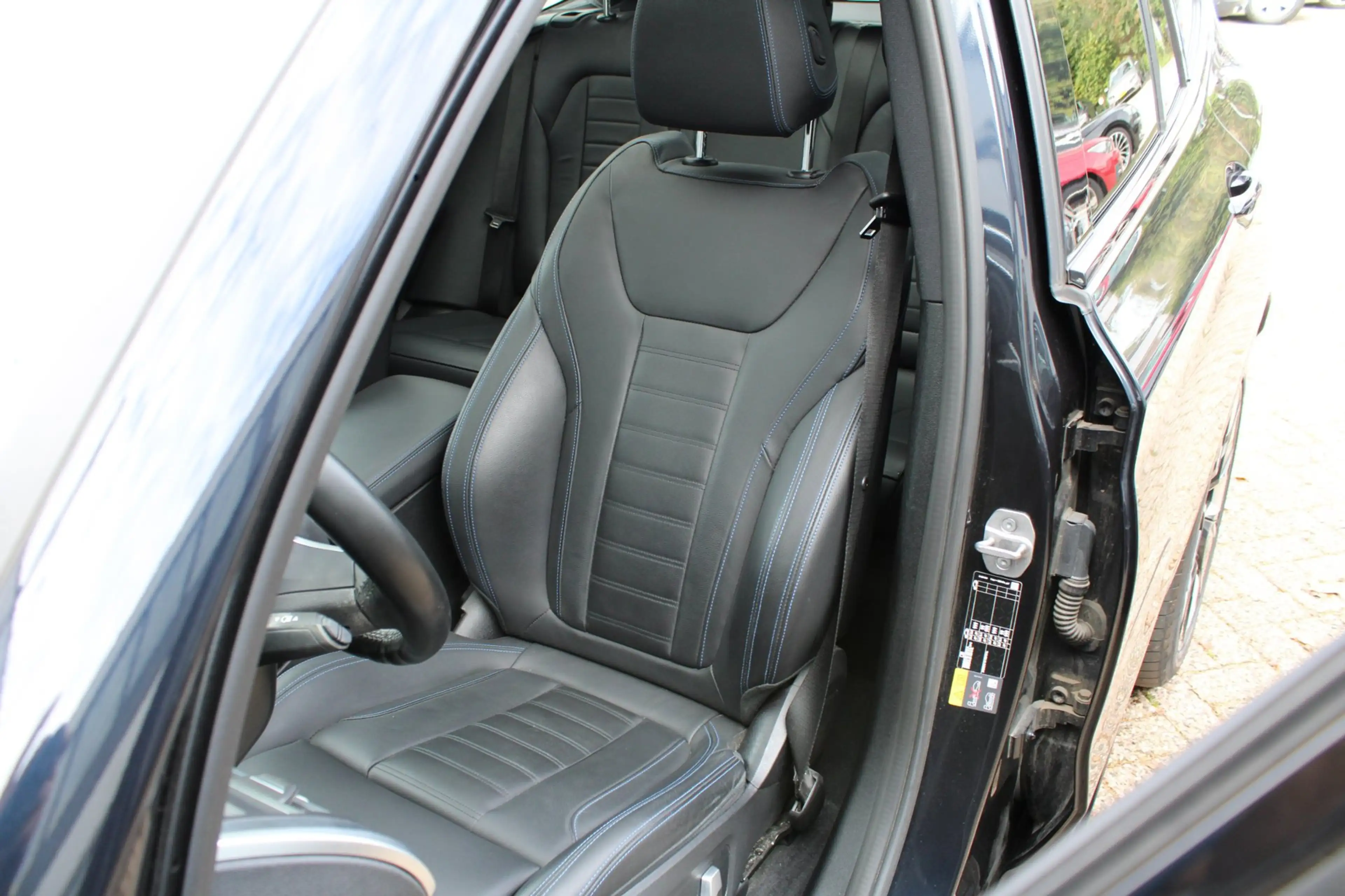 BMW iX3 High Executive 80 kWh — photo 14