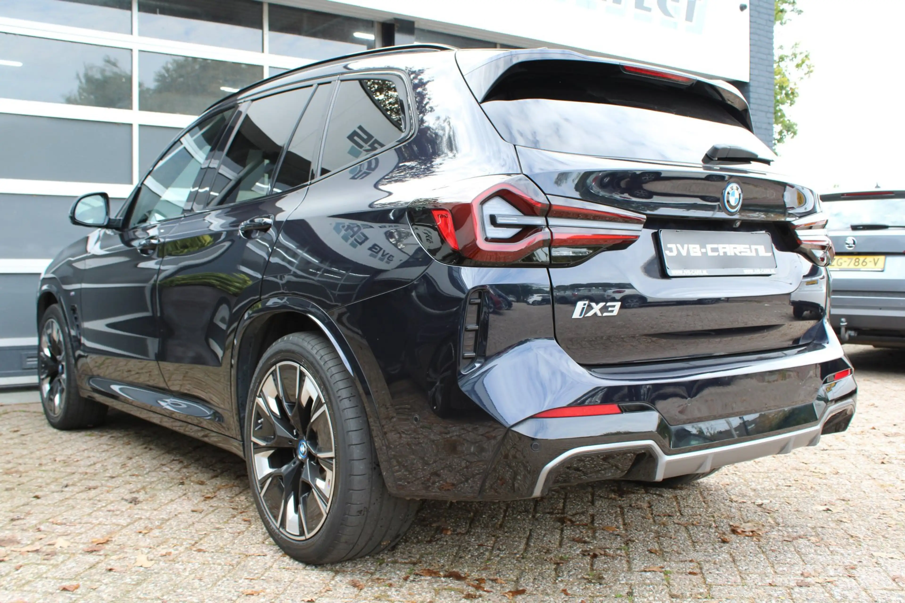 BMW iX3 High Executive 80 kWh — photo 9