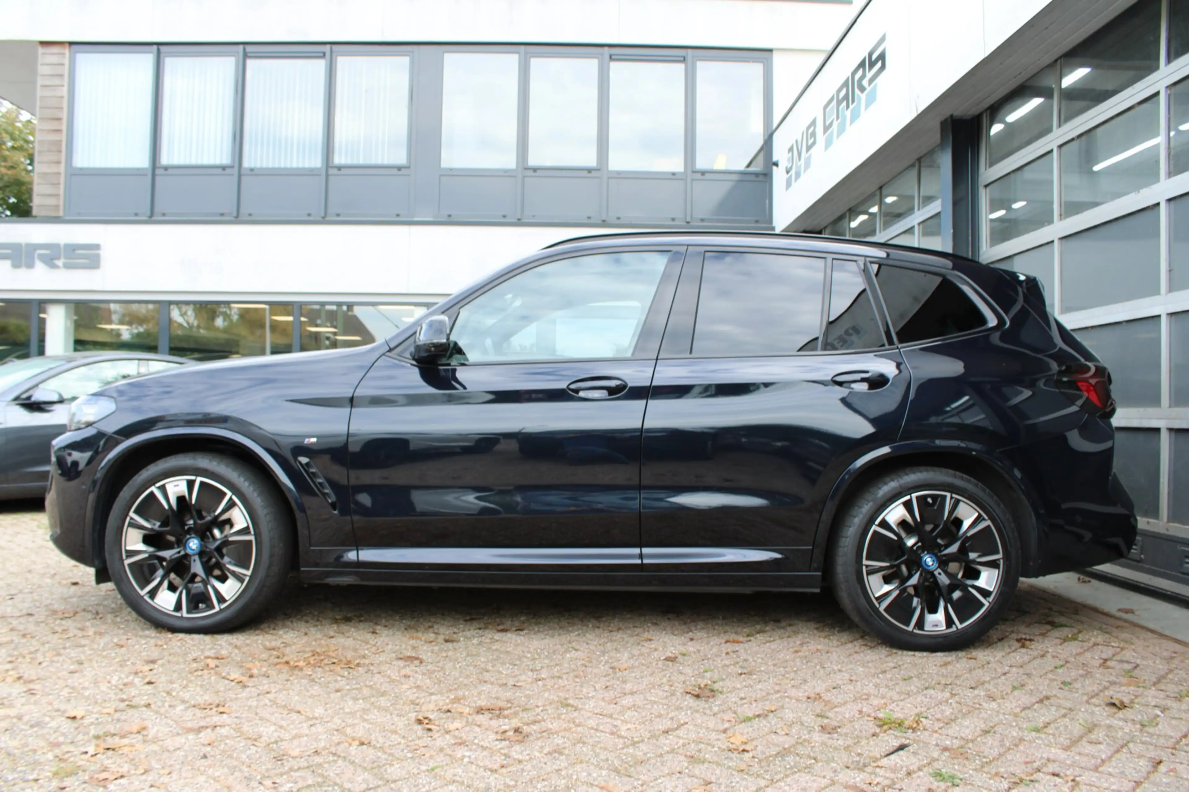 BMW iX3 High Executive 80 kWh — photo 4