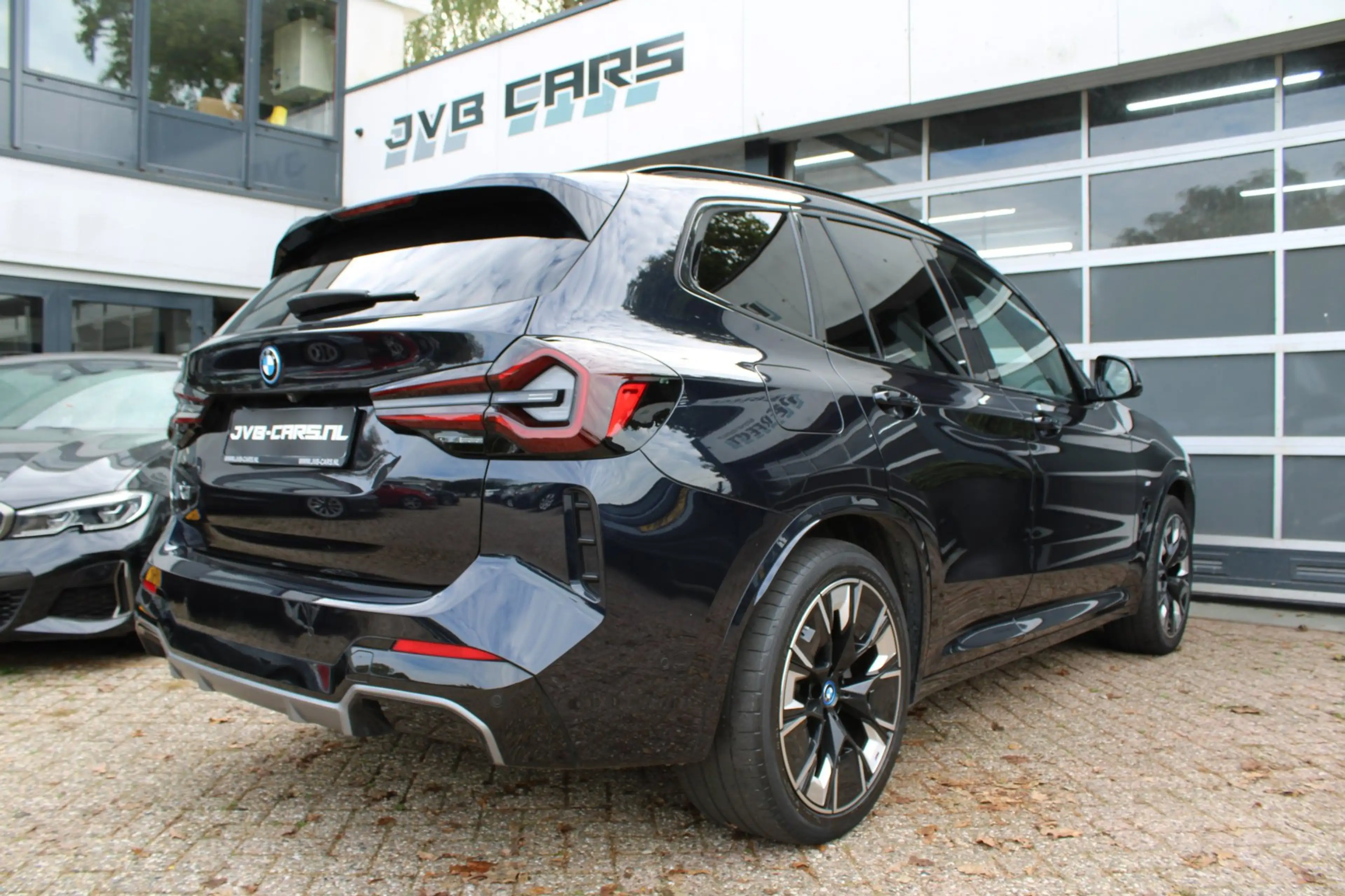 BMW iX3 High Executive 80 kWh — photo 7