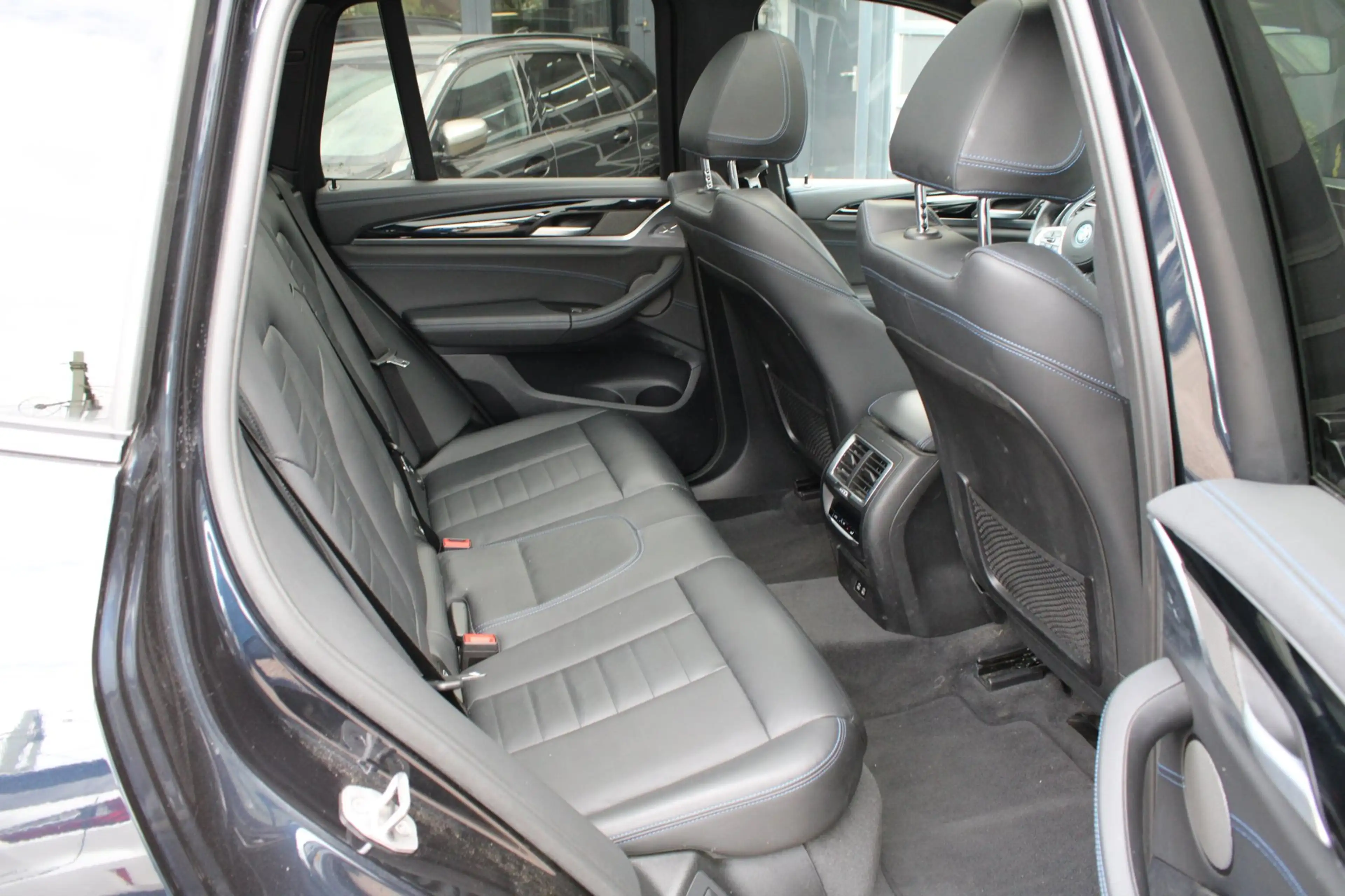 BMW iX3 High Executive 80 kWh — photo 12