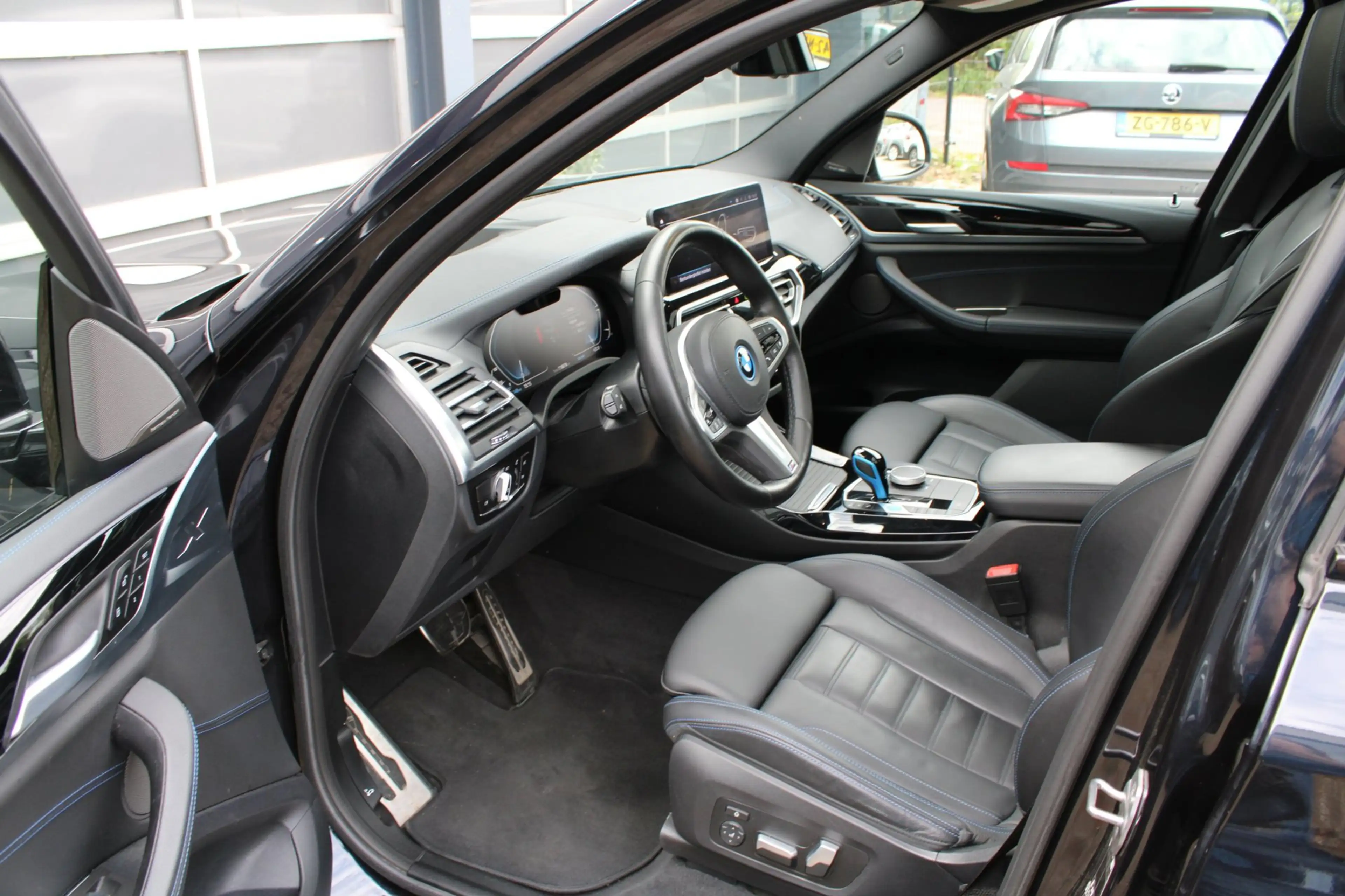 BMW iX3 High Executive 80 kWh — photo 13
