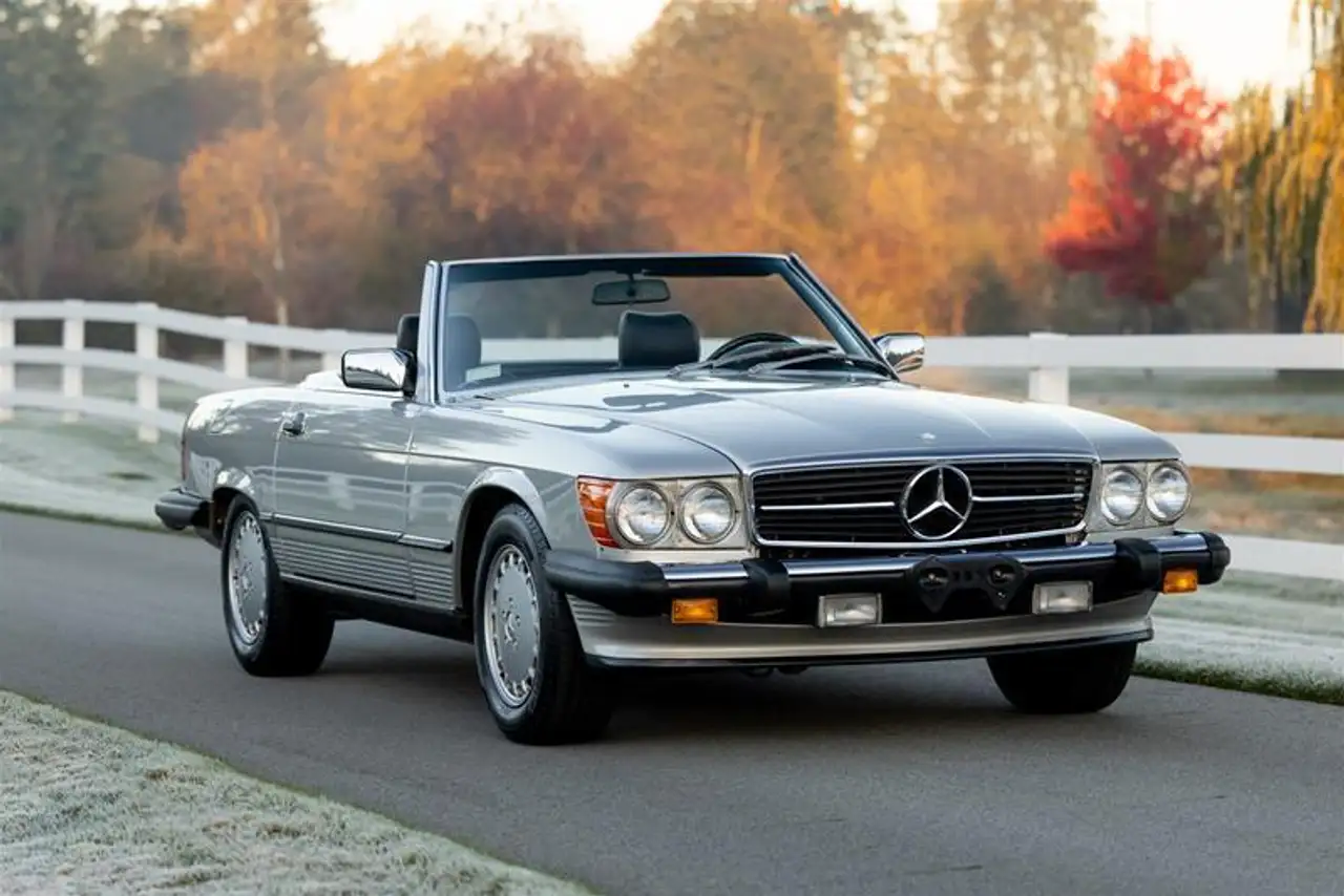 Mercedes-Benz 560 снимка Mercedes-Benz 560
