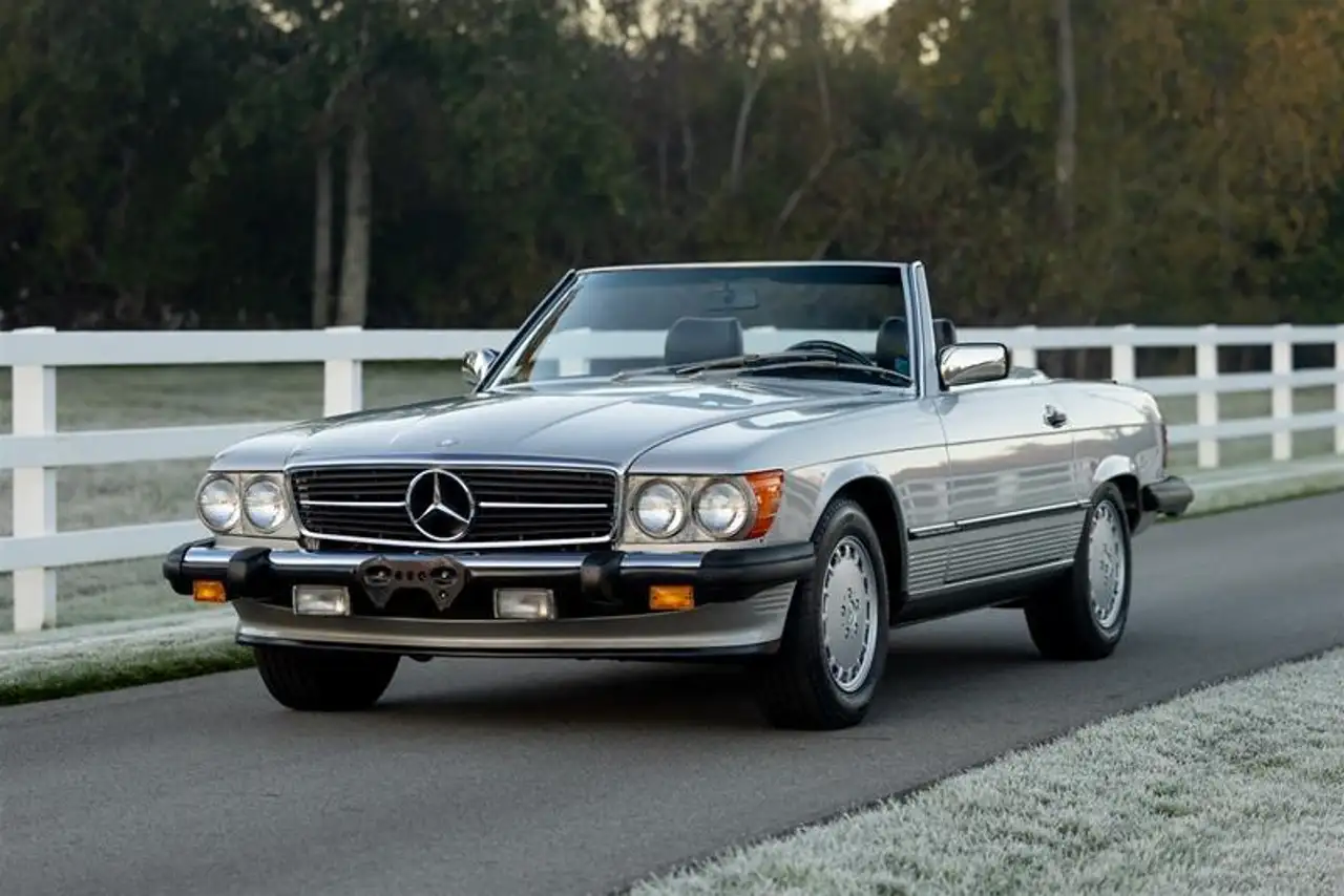 Mercedes-Benz 560 снимка Mercedes-Benz 560